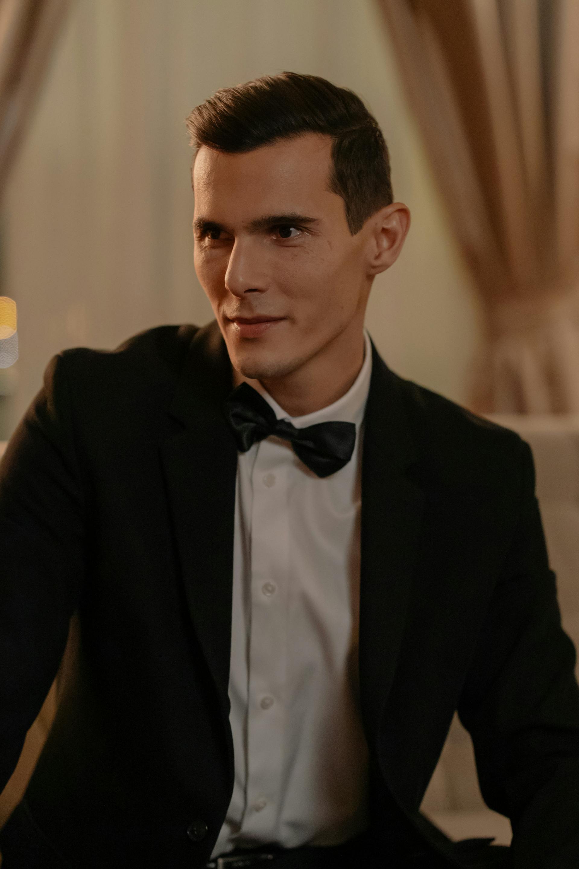 A man in a tuxedo smiling reassuringly | Source: Pexels