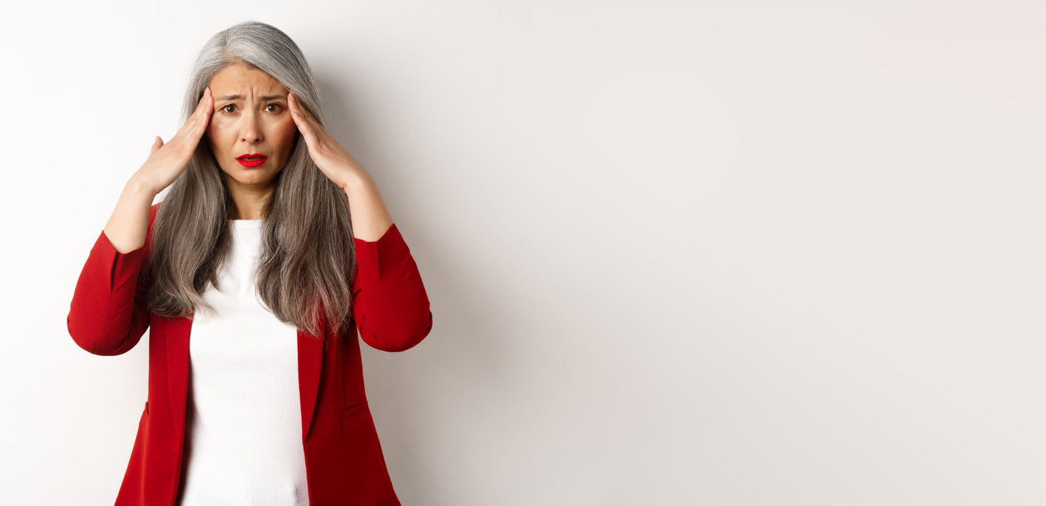 A distressed woman | Source: Freepik