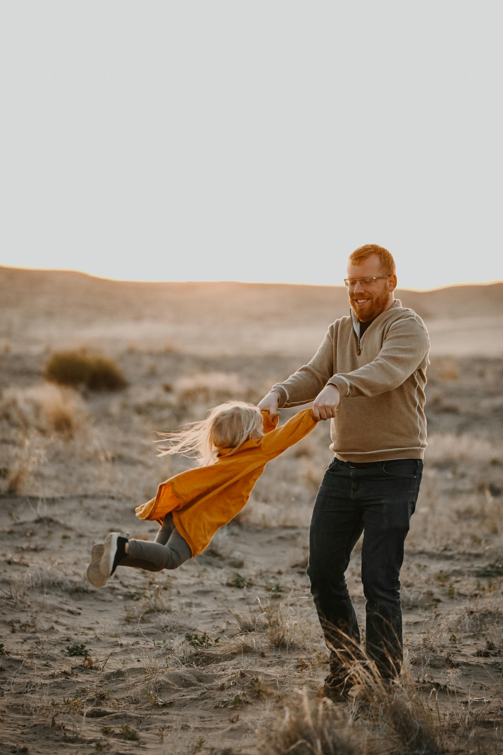 A father playing with his daughter | Source: Pexels