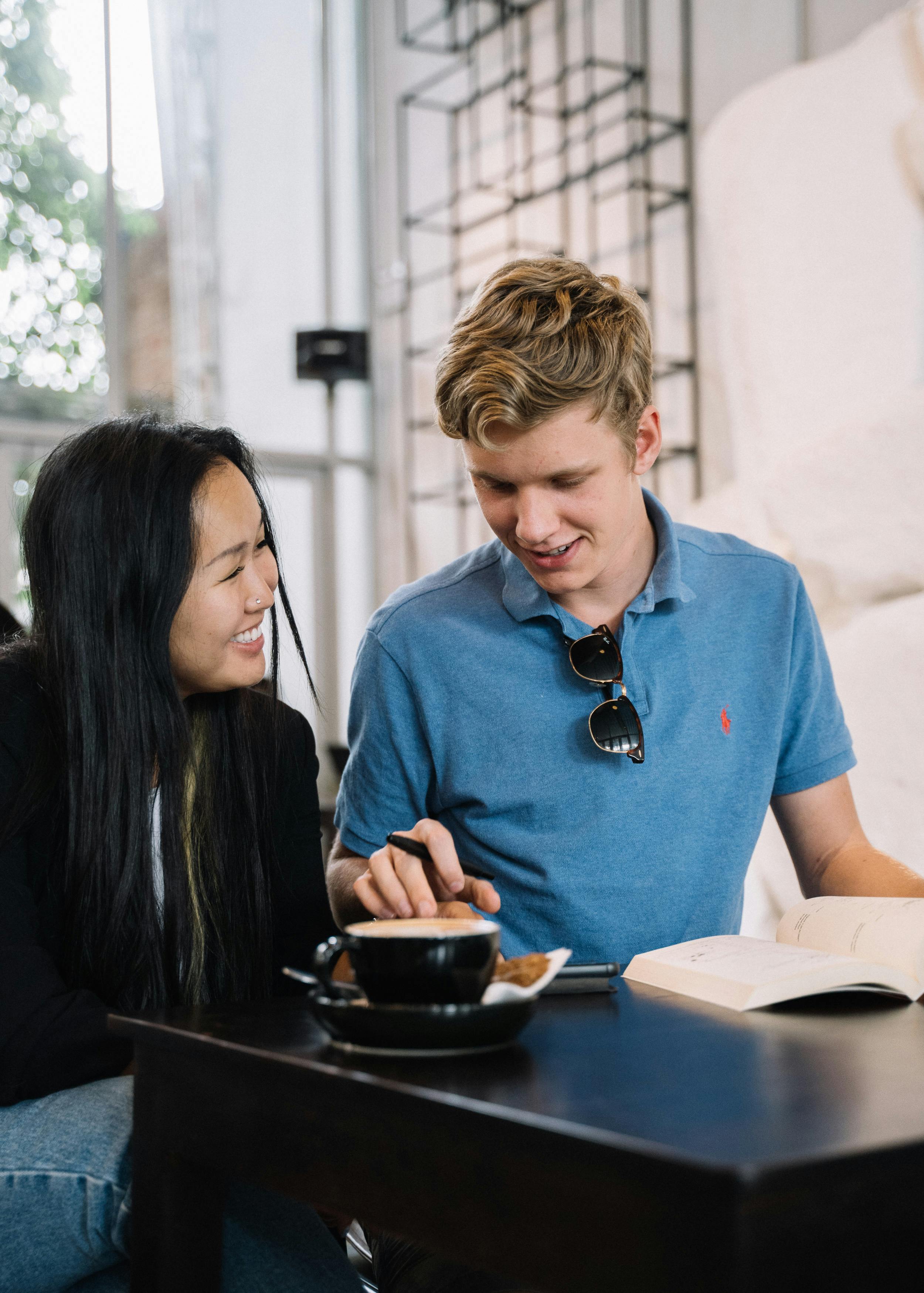 A smiling couple | Source: Pexels