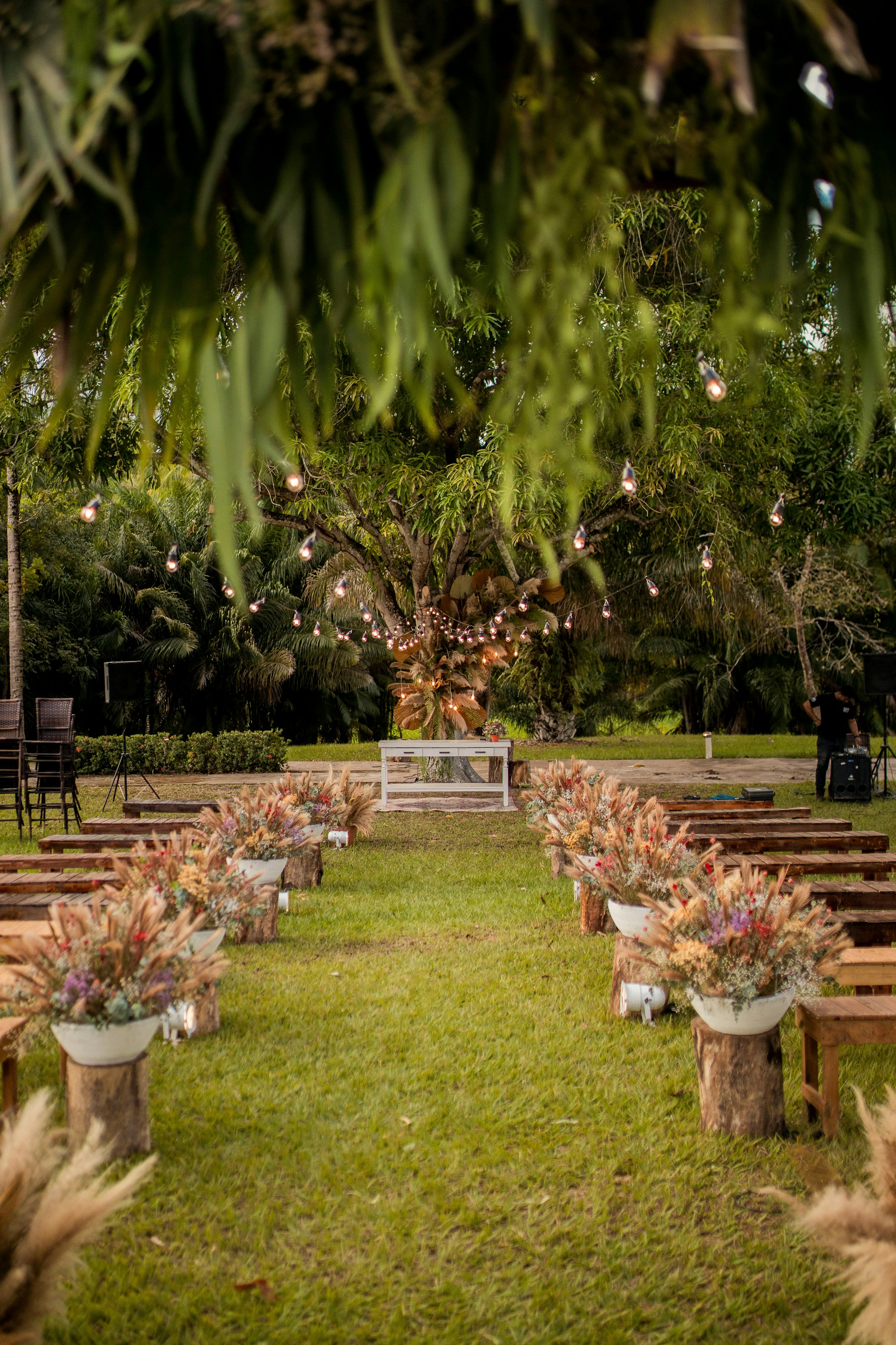 A garden wedding venue | Source: Unsplash