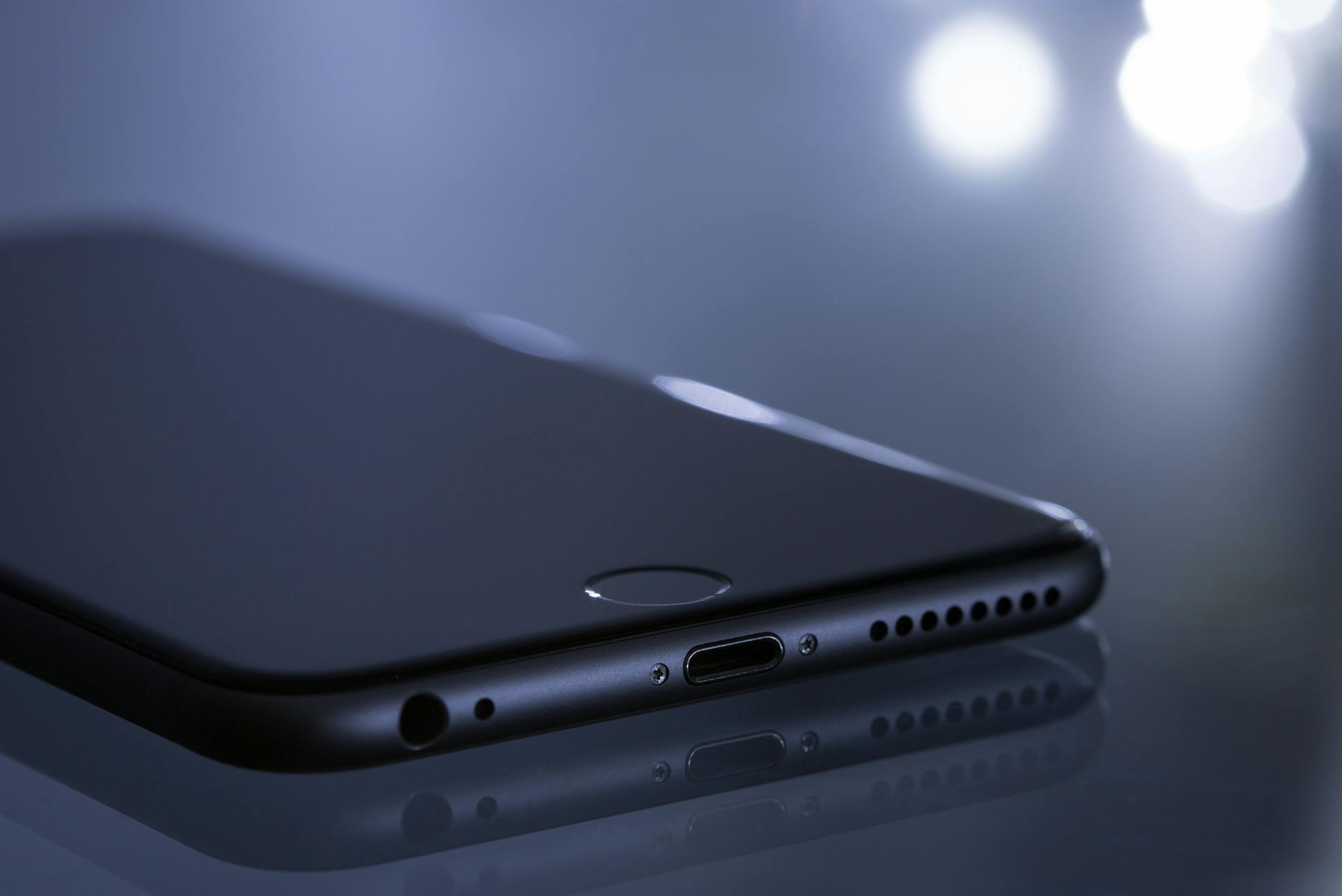 A cell phone | Source: Pexels
