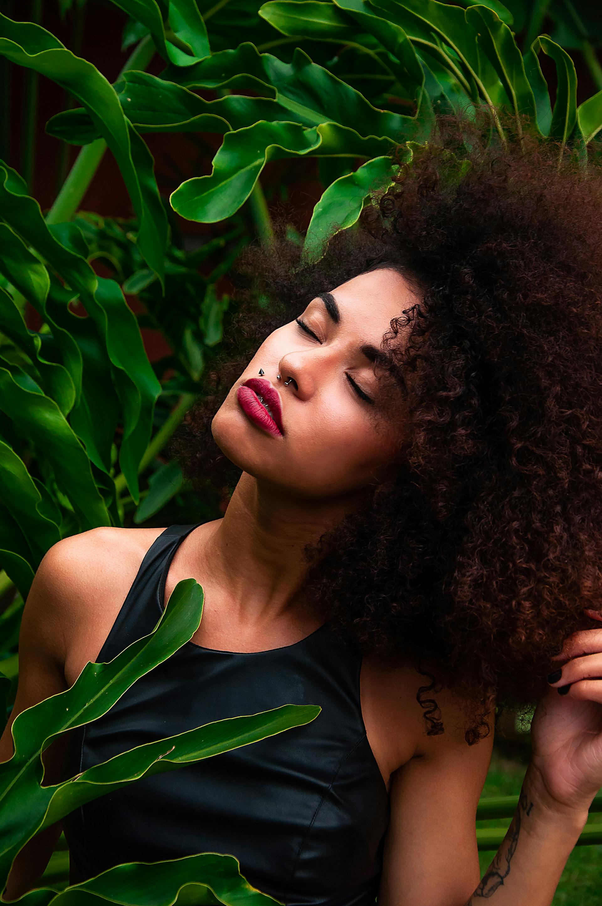 A woman showing off her hair | Source: Pexels
