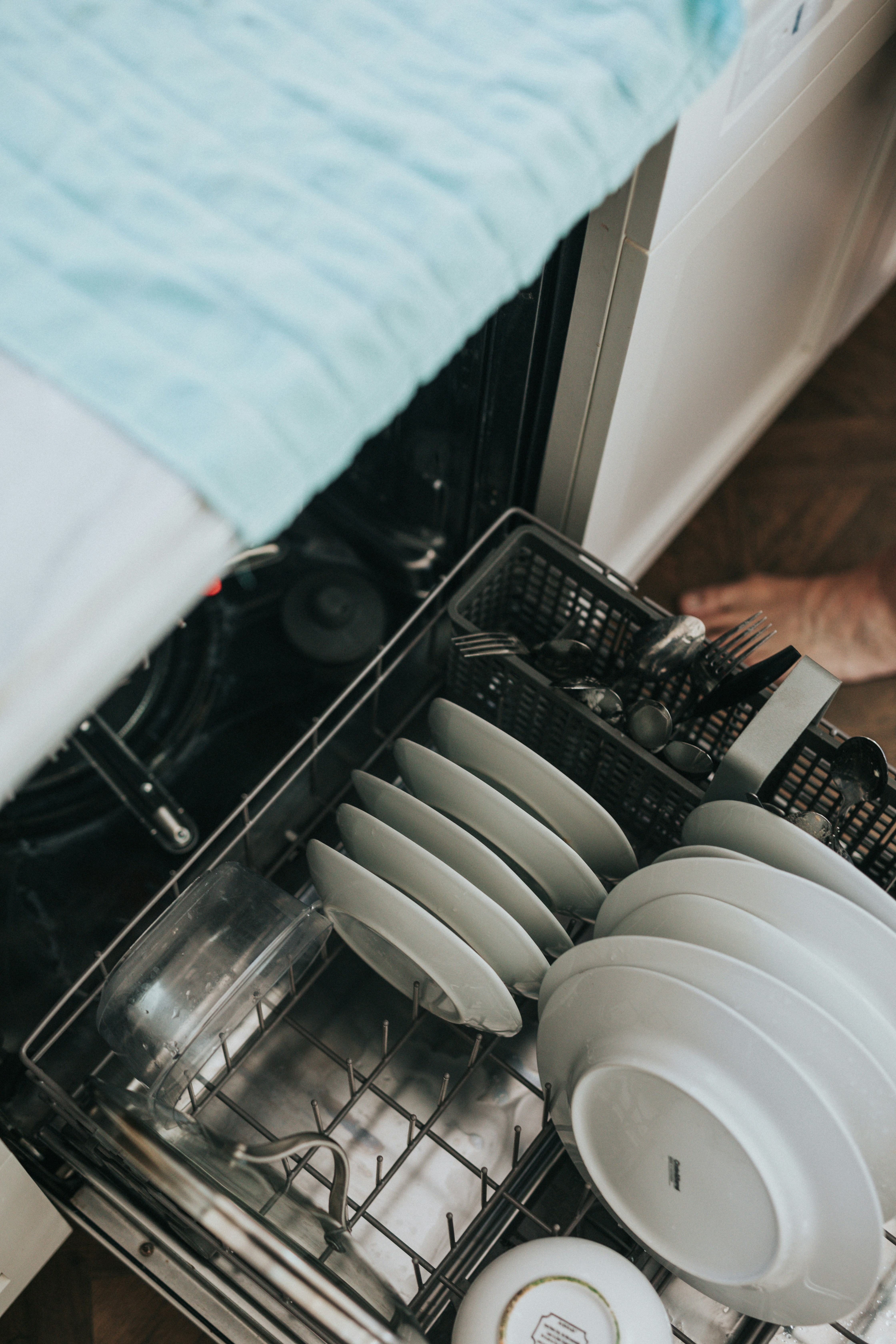 An open dishwasher | Source: Unsplash