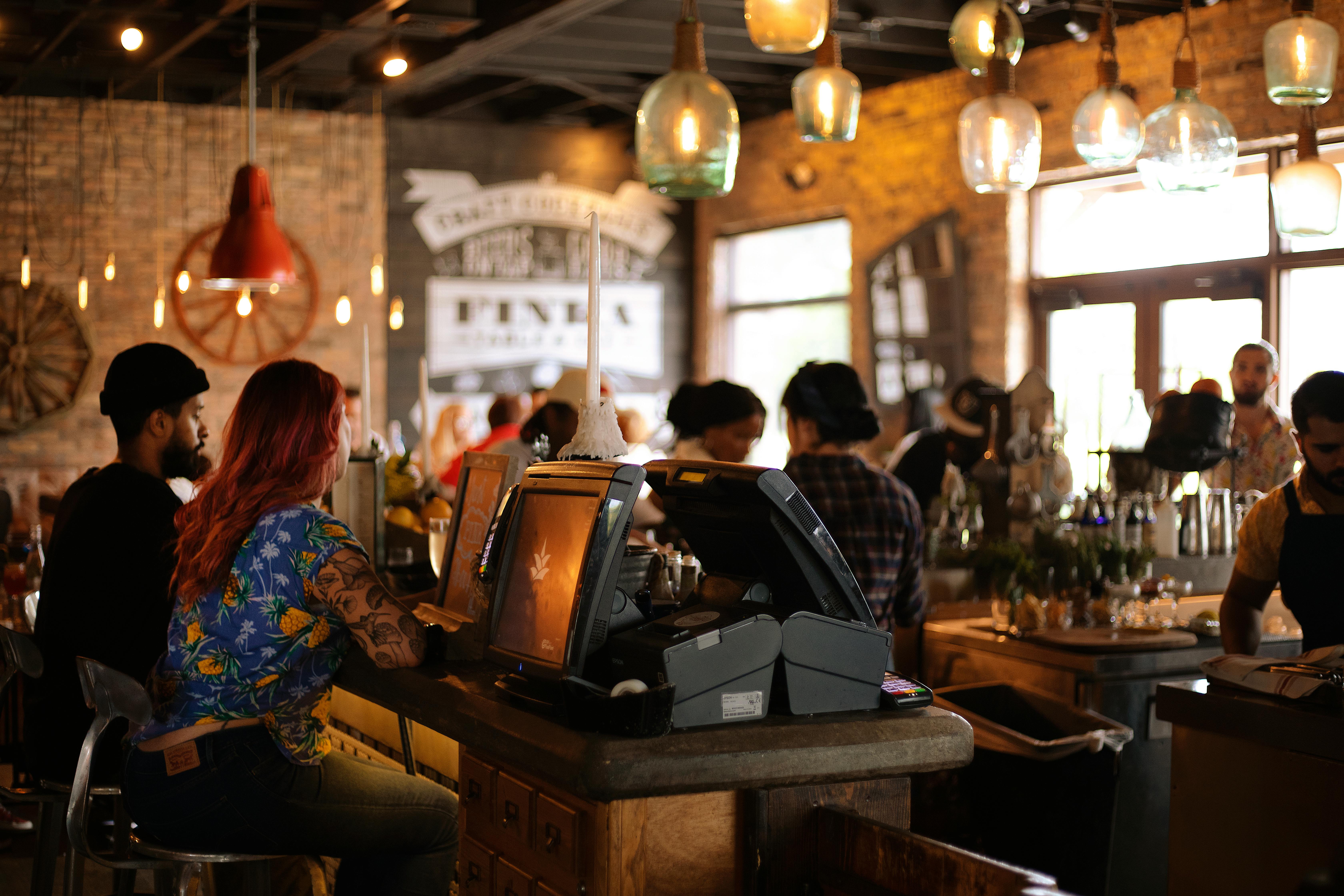 People at a café | Source: Pexels