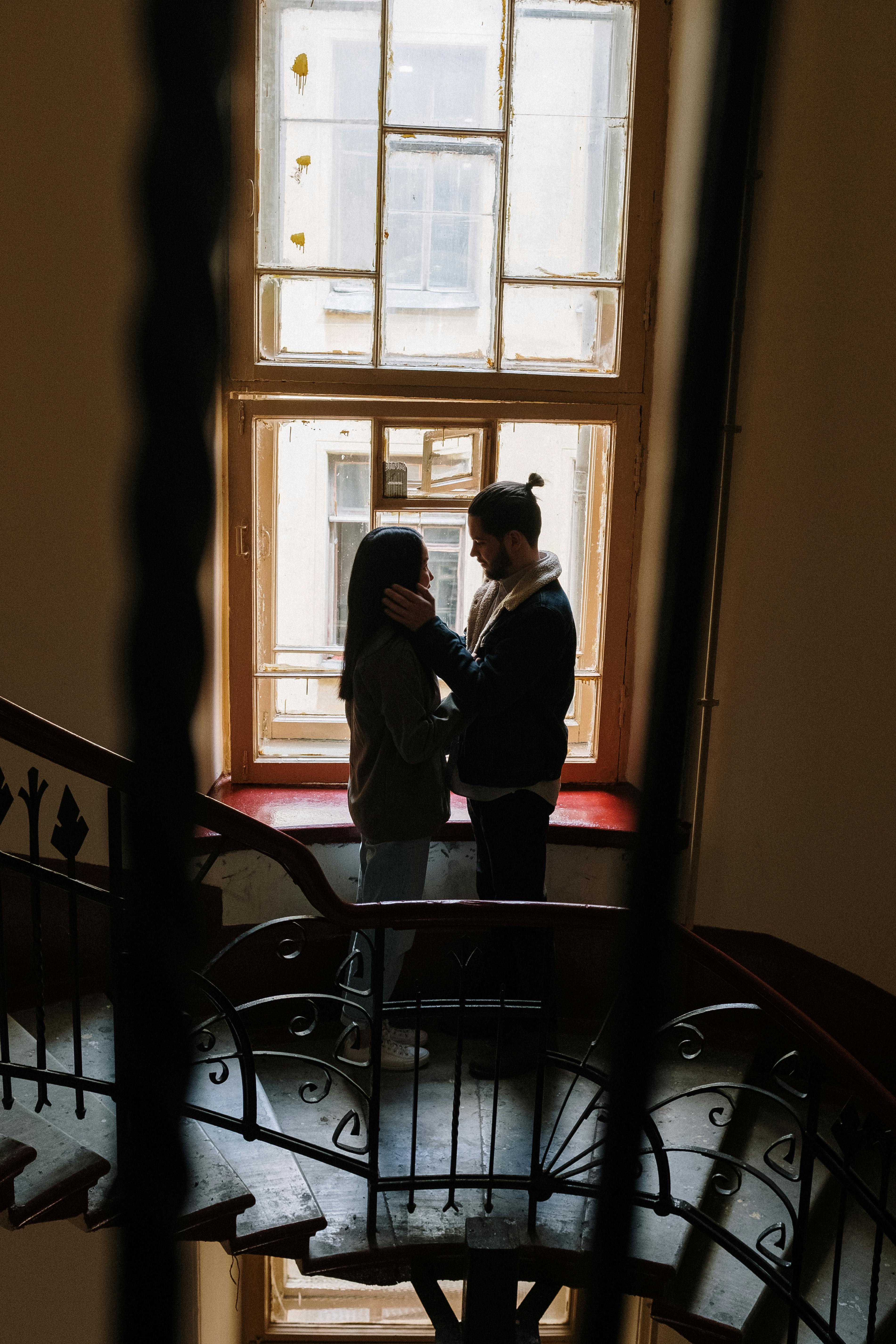 A couple standing together | Source: Pexels