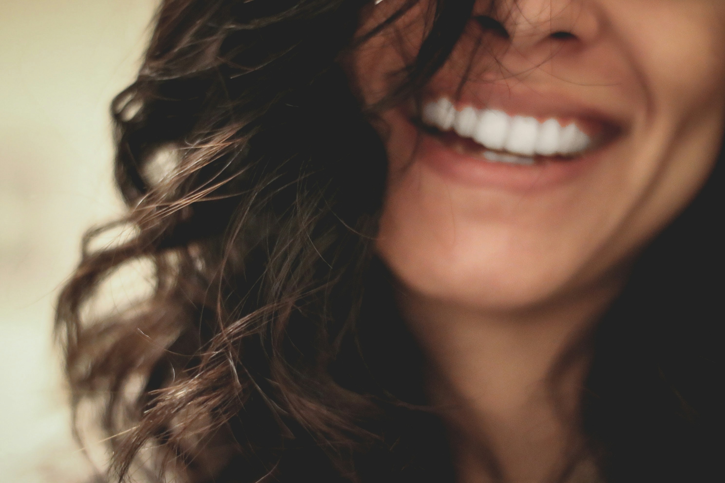 A close up of a smiling woman | Source: Unsplash