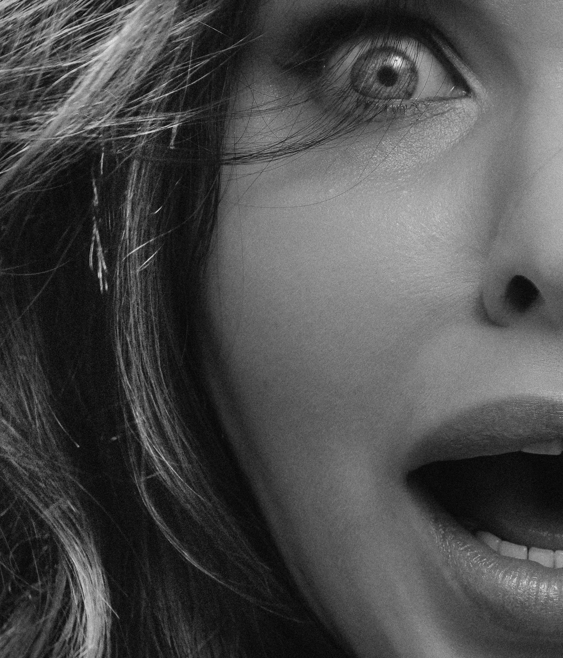 A close-up shot of a shocked woman | Source: Pexels