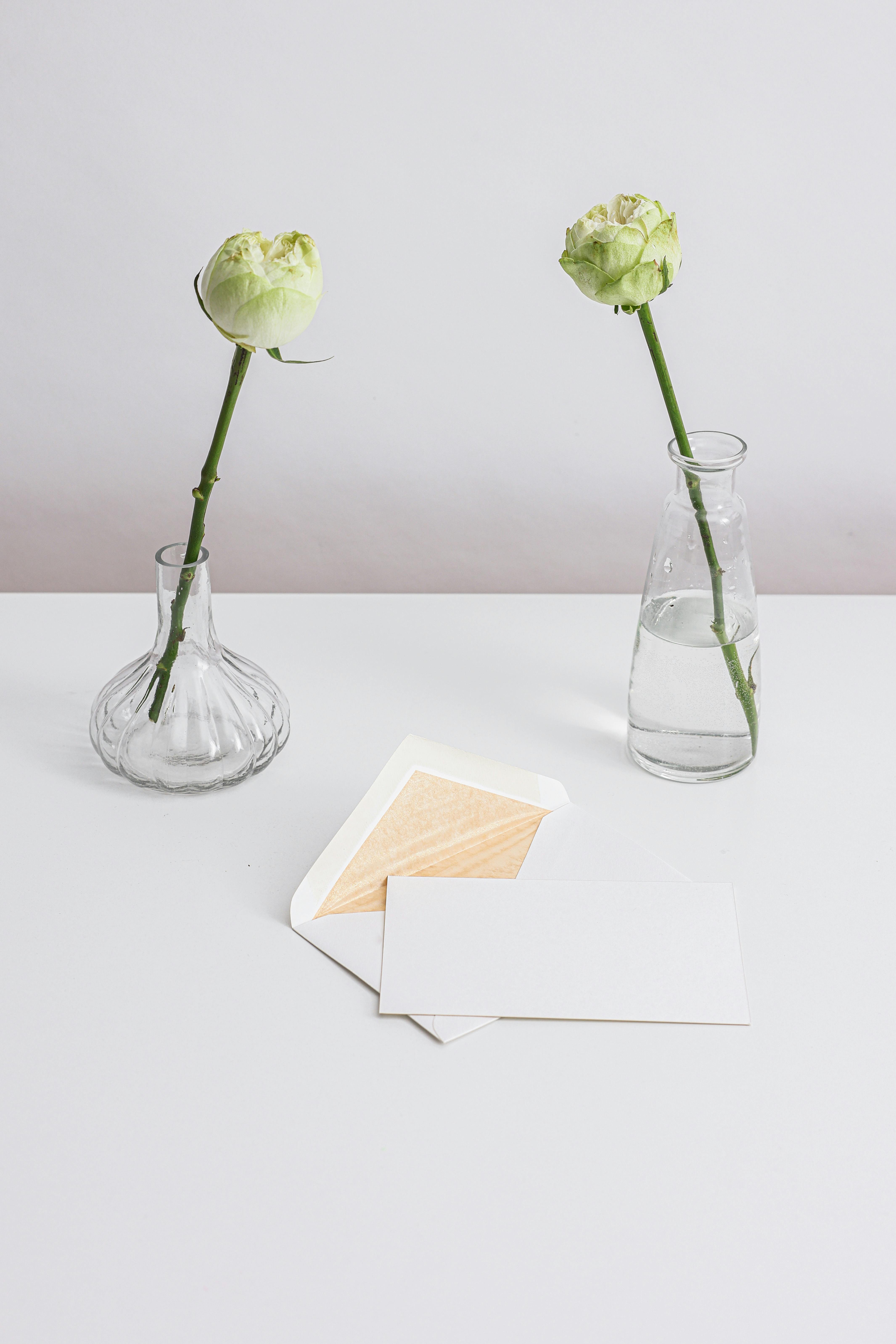 An envelope on a table | Source: Pexels