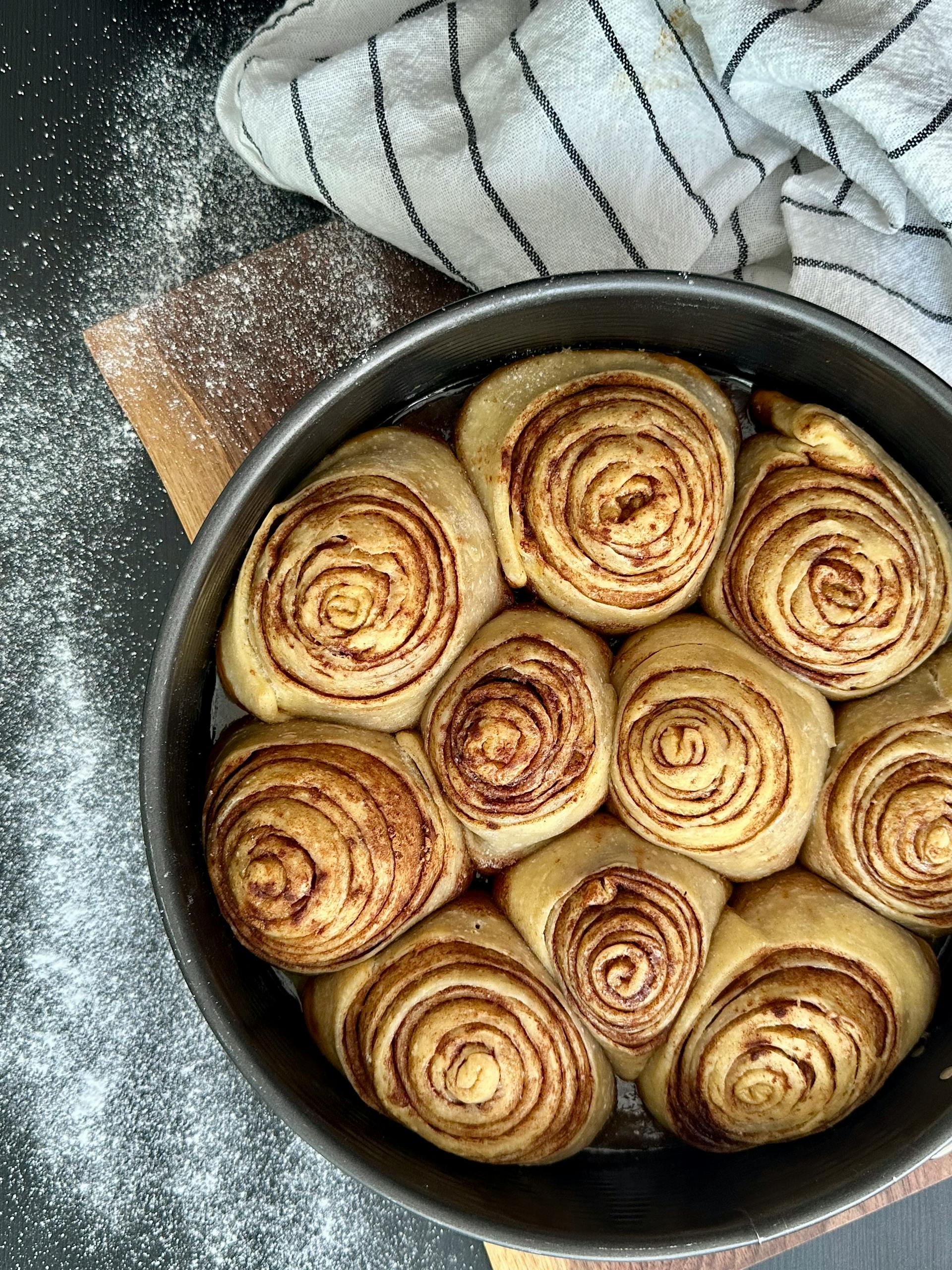 Cinnamon rolls in a pan | Source: Pexels