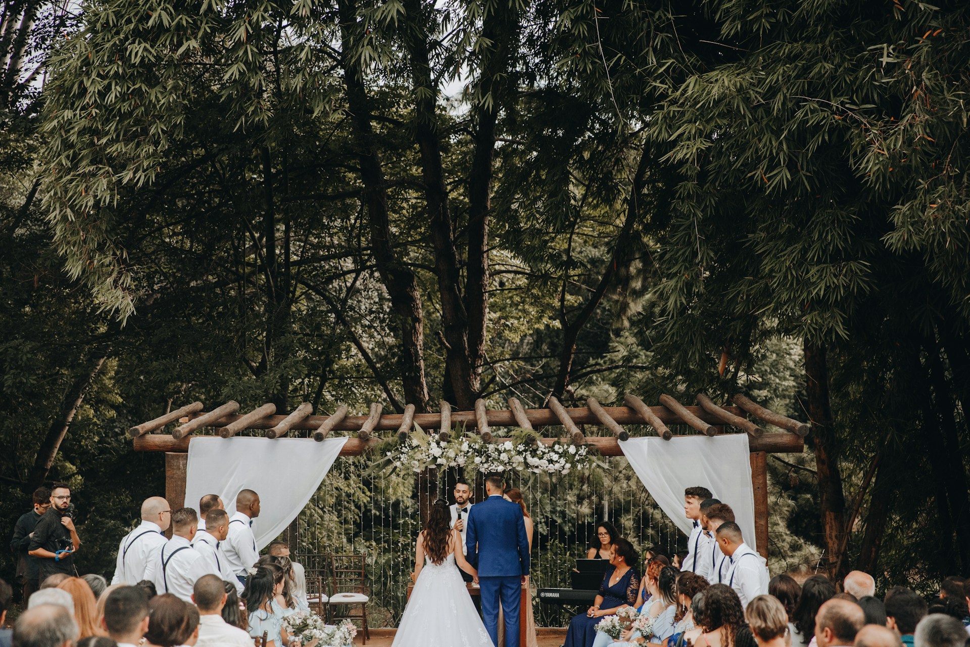 A scenic outdoor wedding ceremony | Source: Unsplash