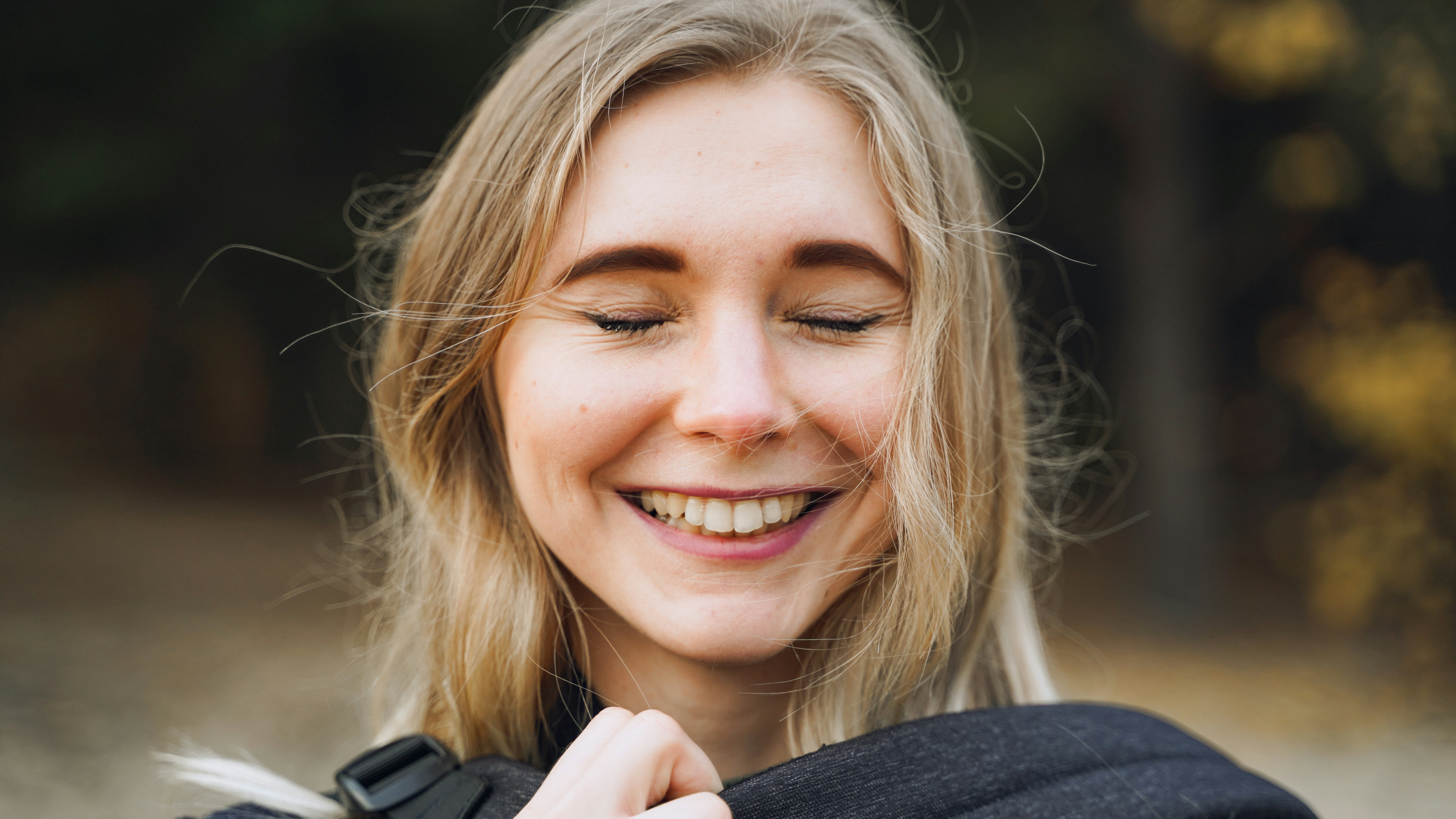 A close up of a smiling woman | Source: Unsplash