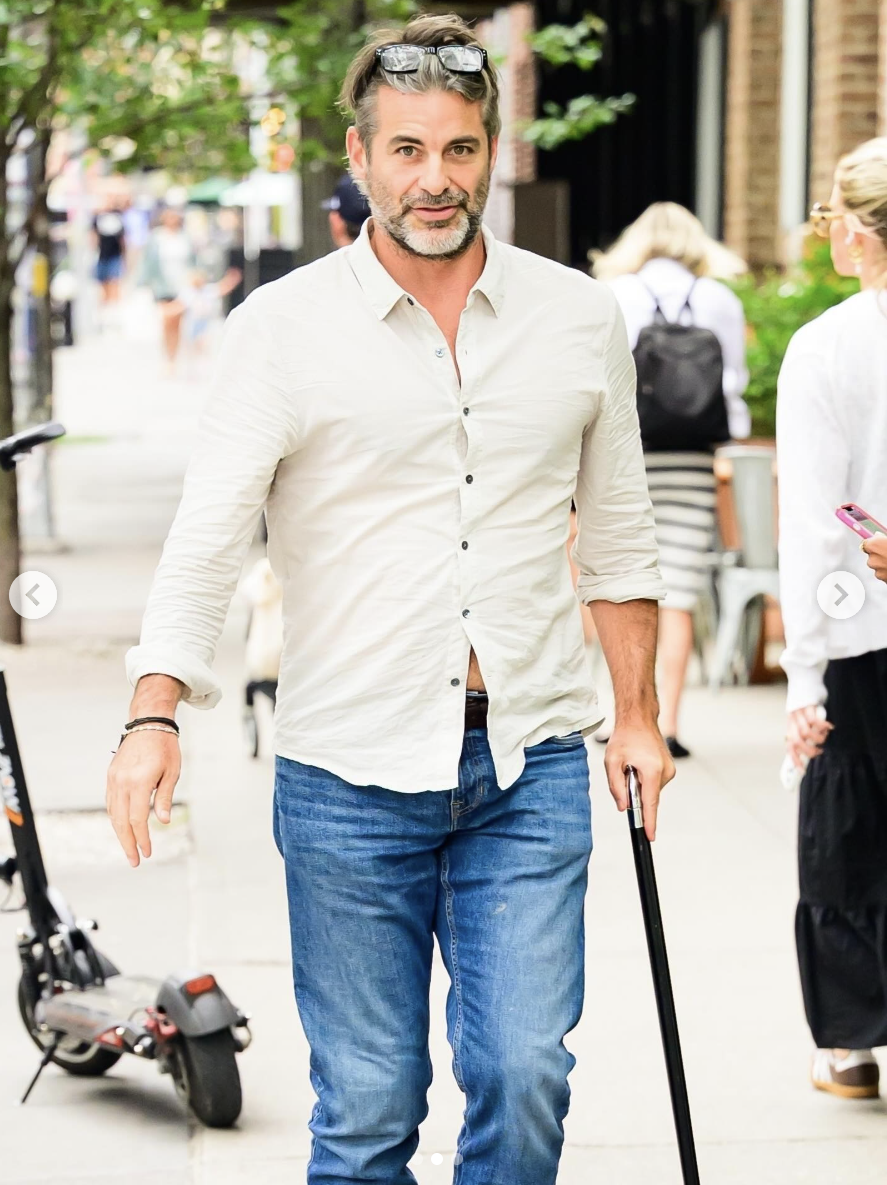 Jim Curtis photographe in New York City, posted on August 7, 2025. | Source: Instagram/justjared