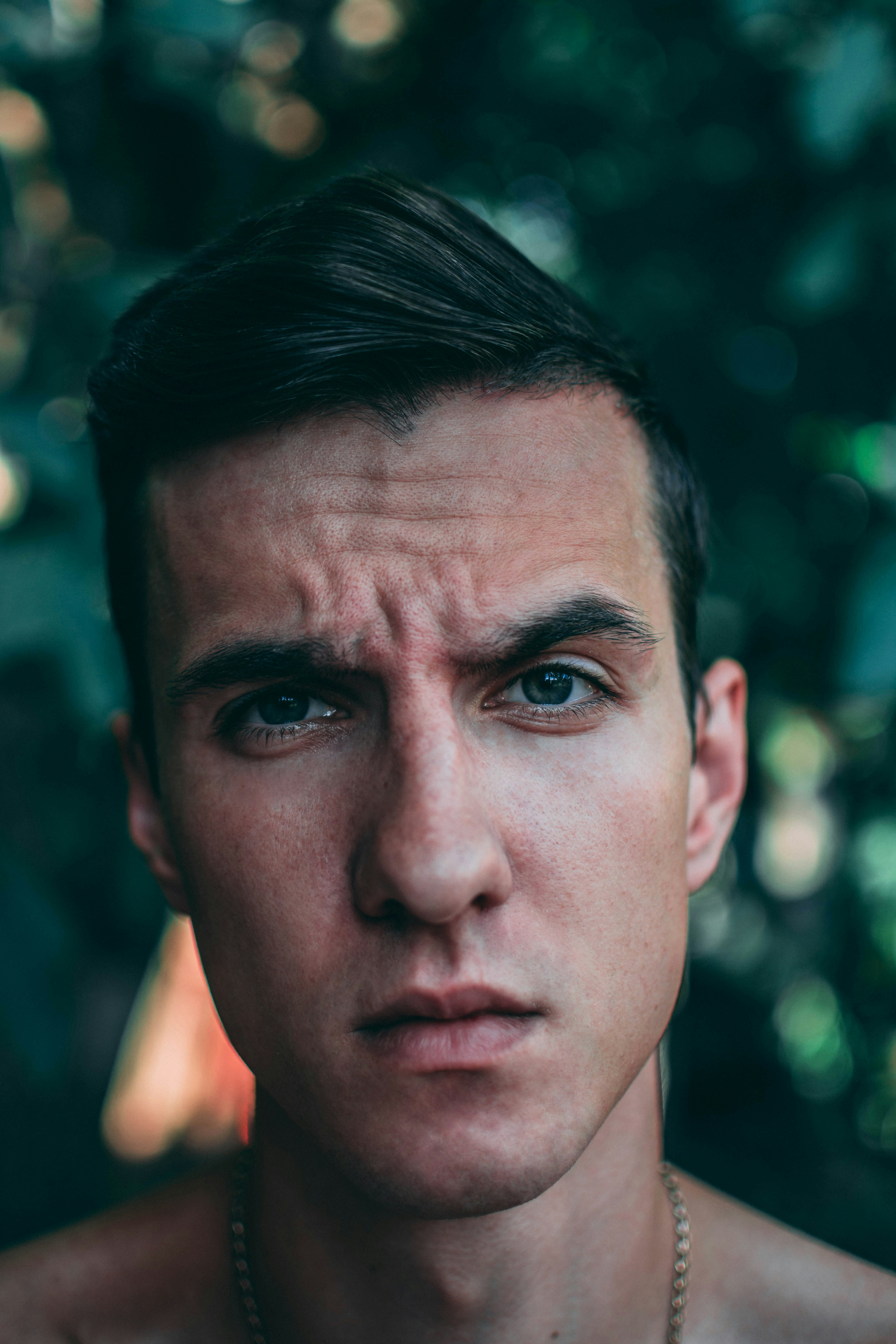 A close up of an upset man | Source: Unsplash