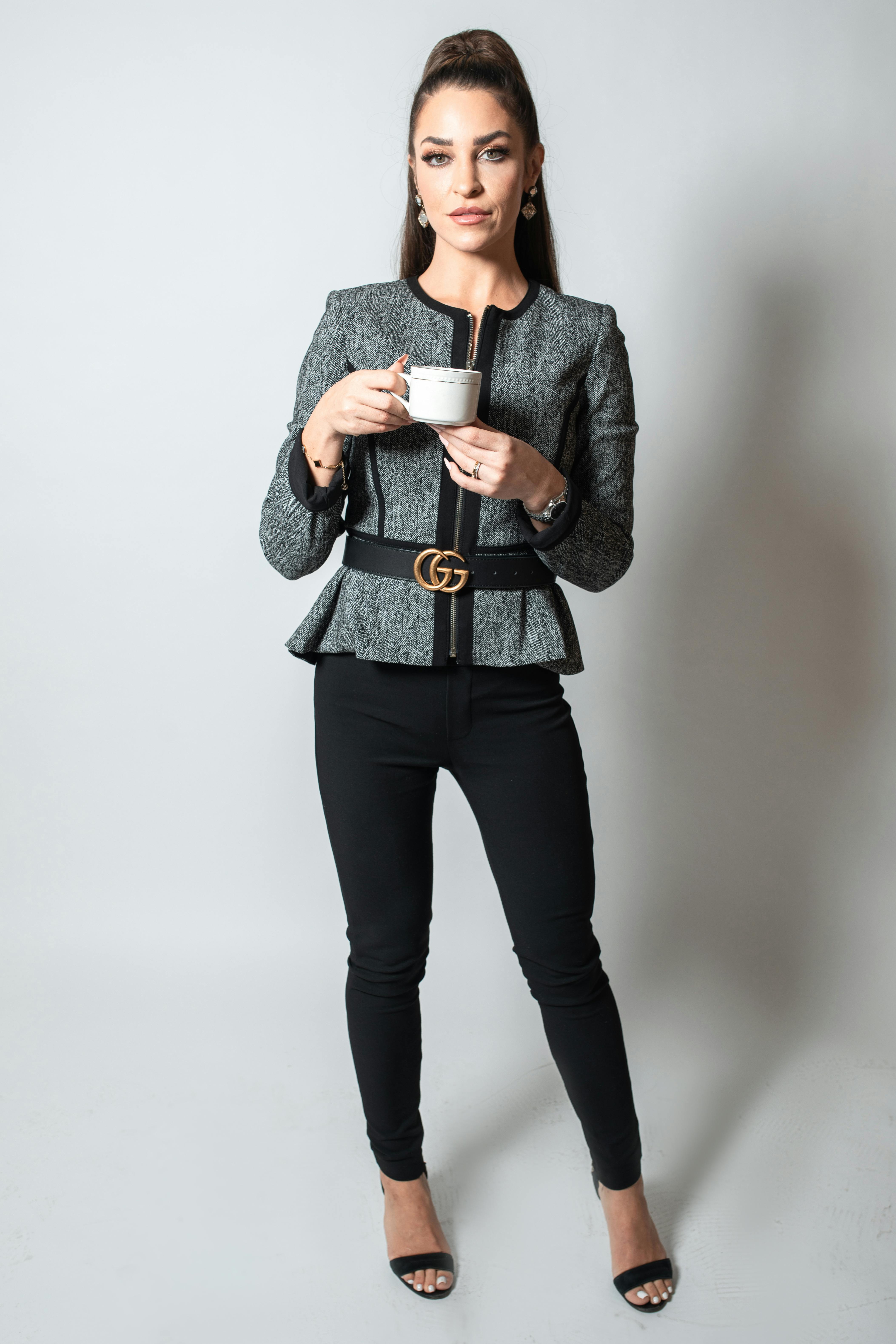 A well-dressed woman | Source: Pexels