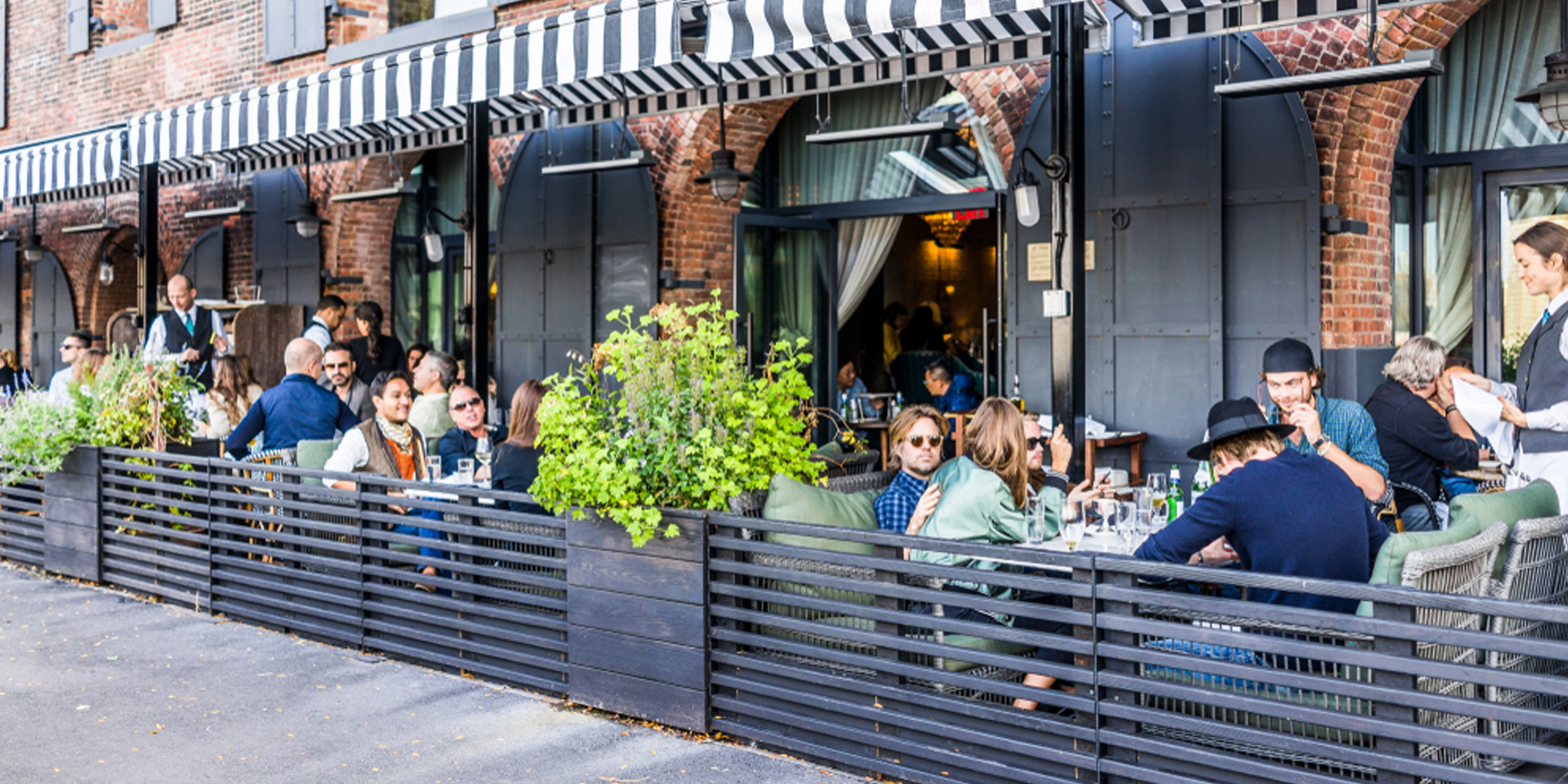 The exterior of a restaurant | Source: Shutterstock