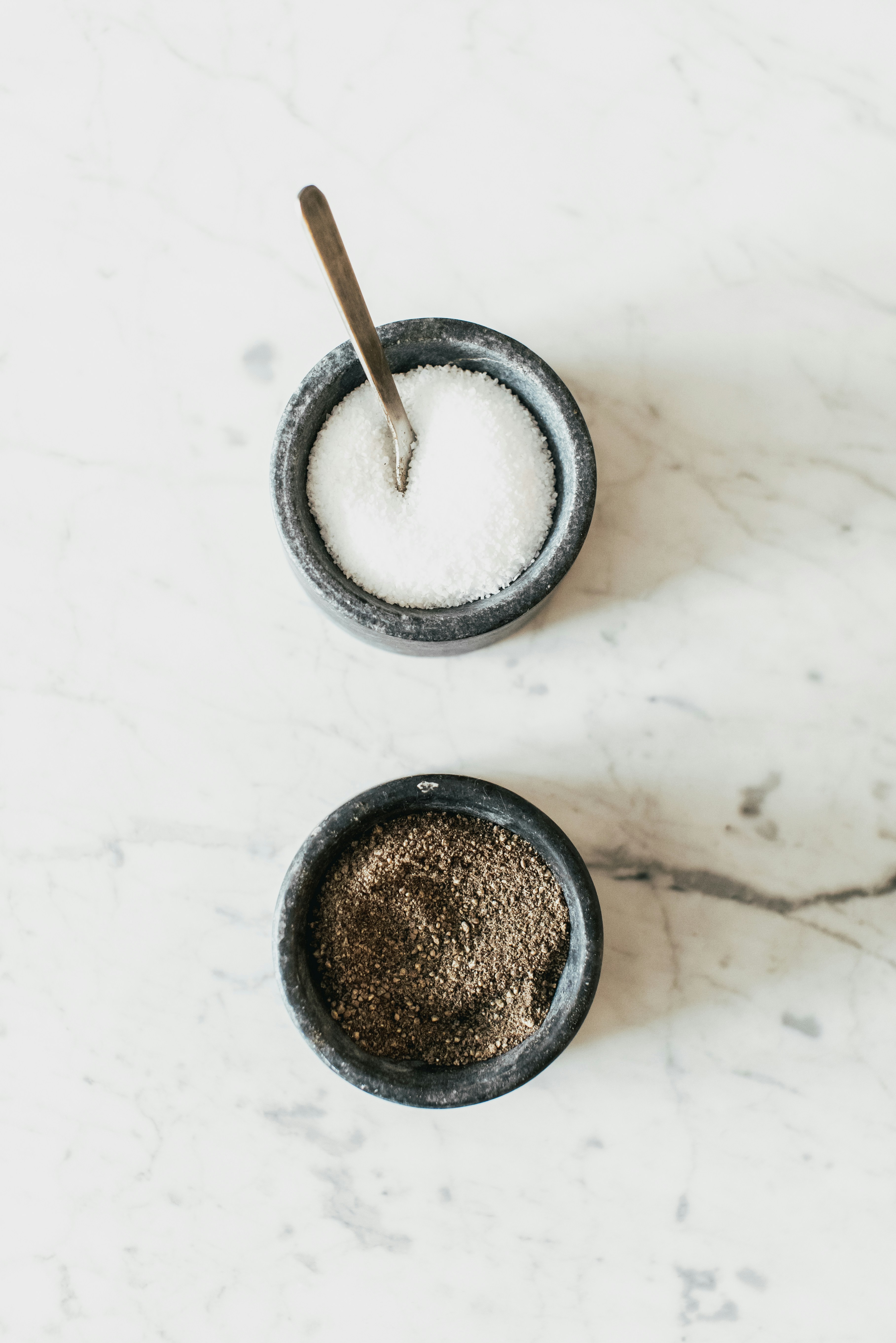 Tigelas de sal e pimenta | Fonte: Unsplash