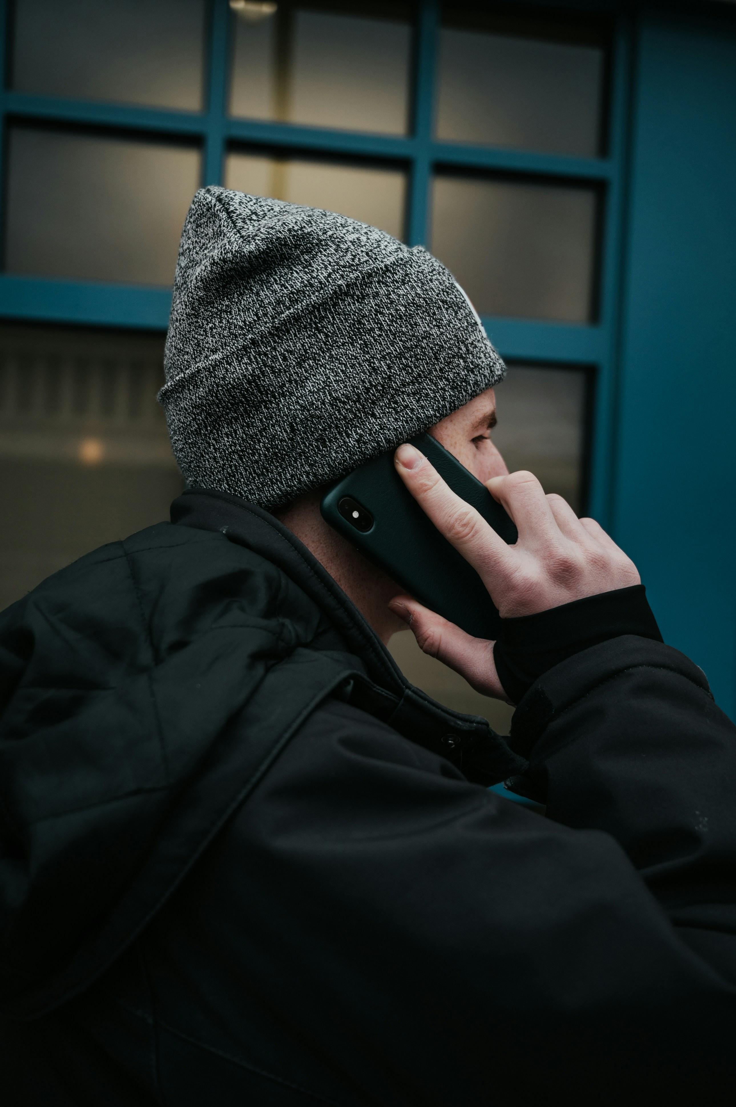 A man talking on a phone | Source: Unsplash