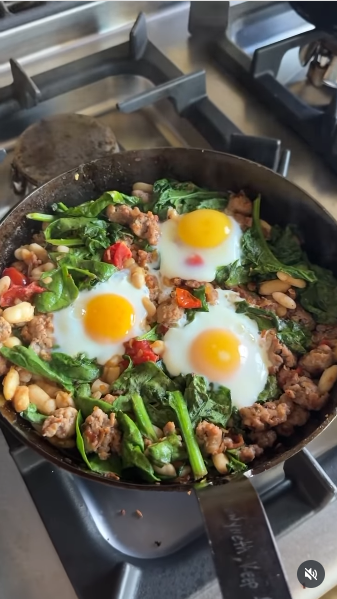 The "boyfriend breakfast" Gwyneth Paltrow prepared from a video posted on June 14, 2025 | Source: Instagram/gwynethpaltrow