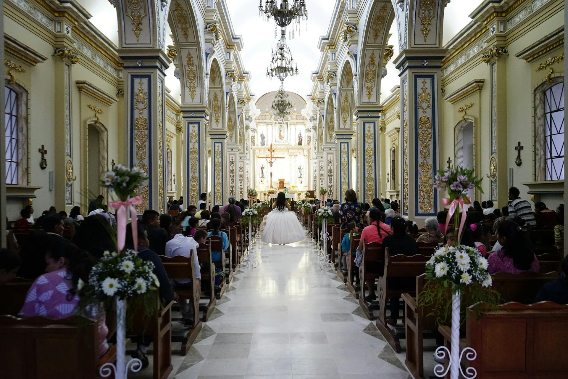 A bride walking down the aisle | Source: Pexels