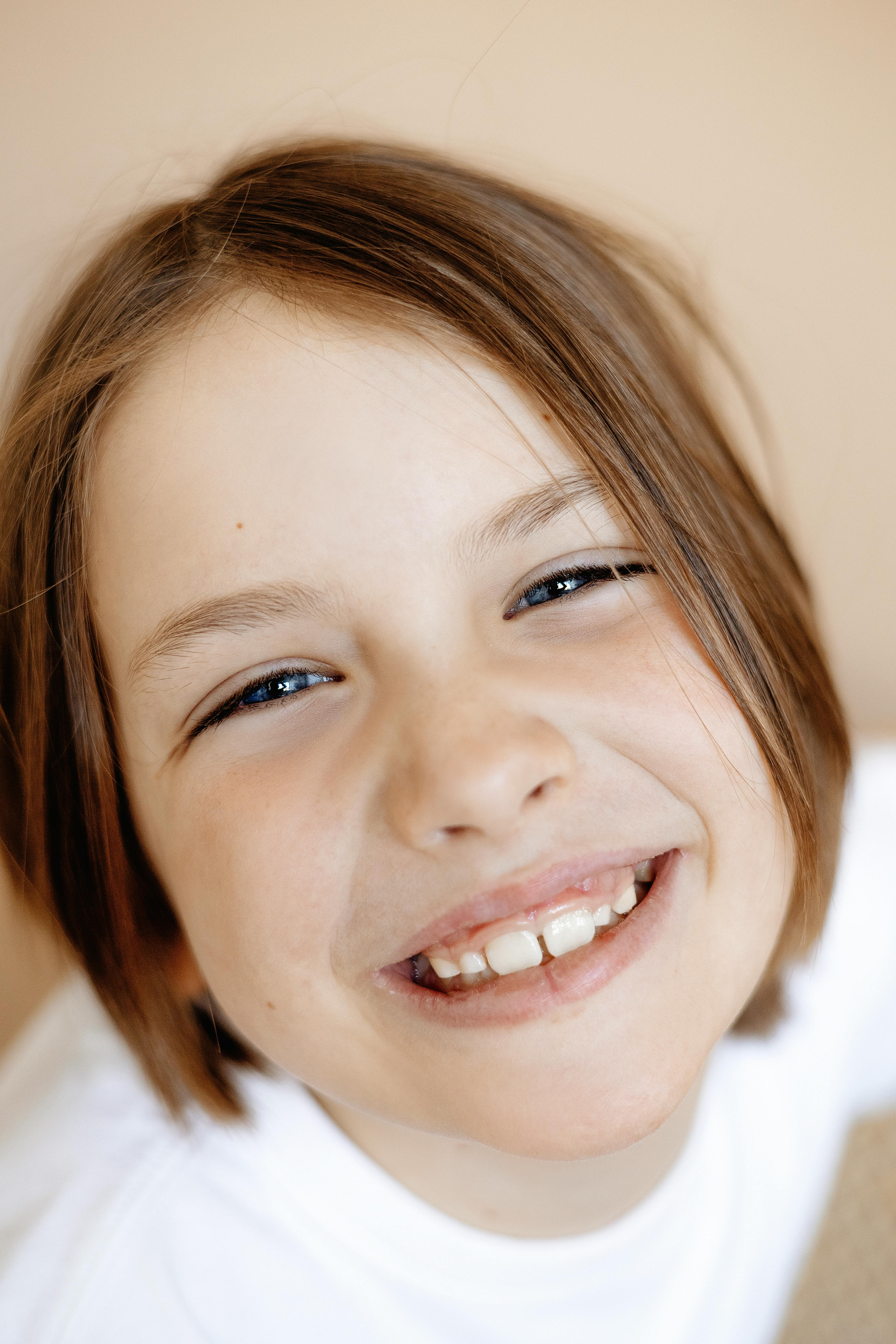 A little girl smiling | Source: Pexels
