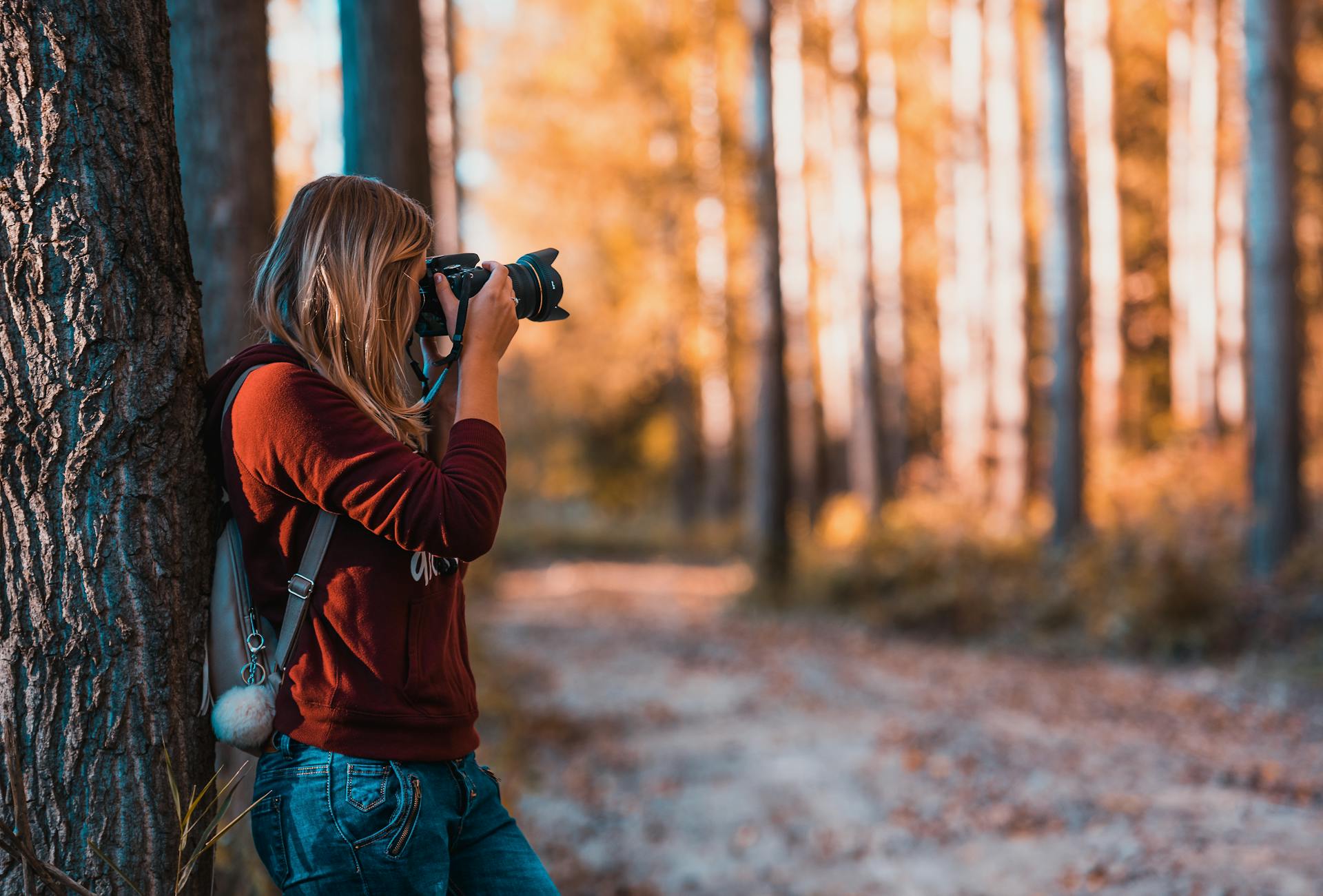 A lady photographer | Source: Pexels