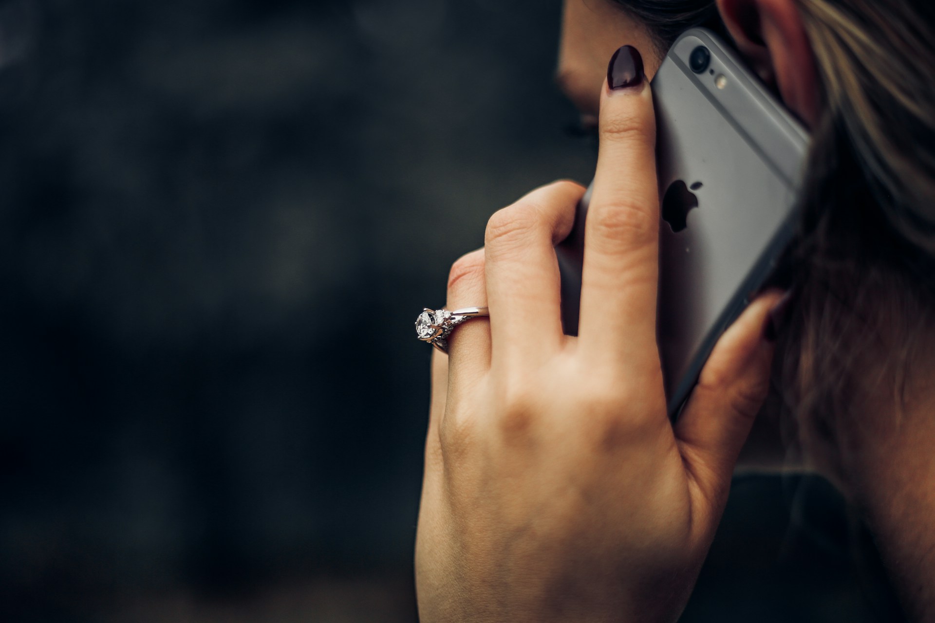 A woman having a phone conversation | Source: Unsplash