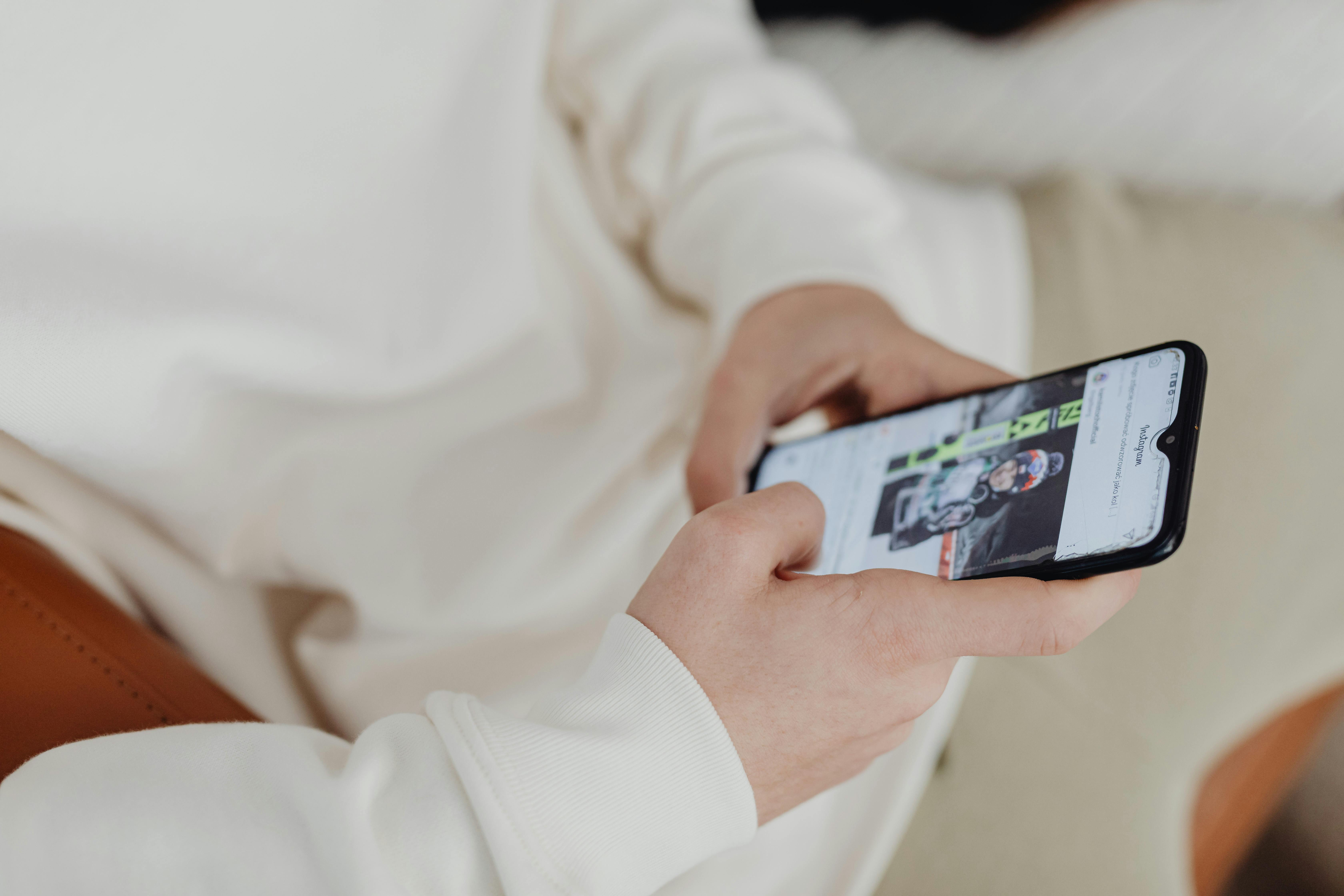 A person holding their phone | Source: Pexels