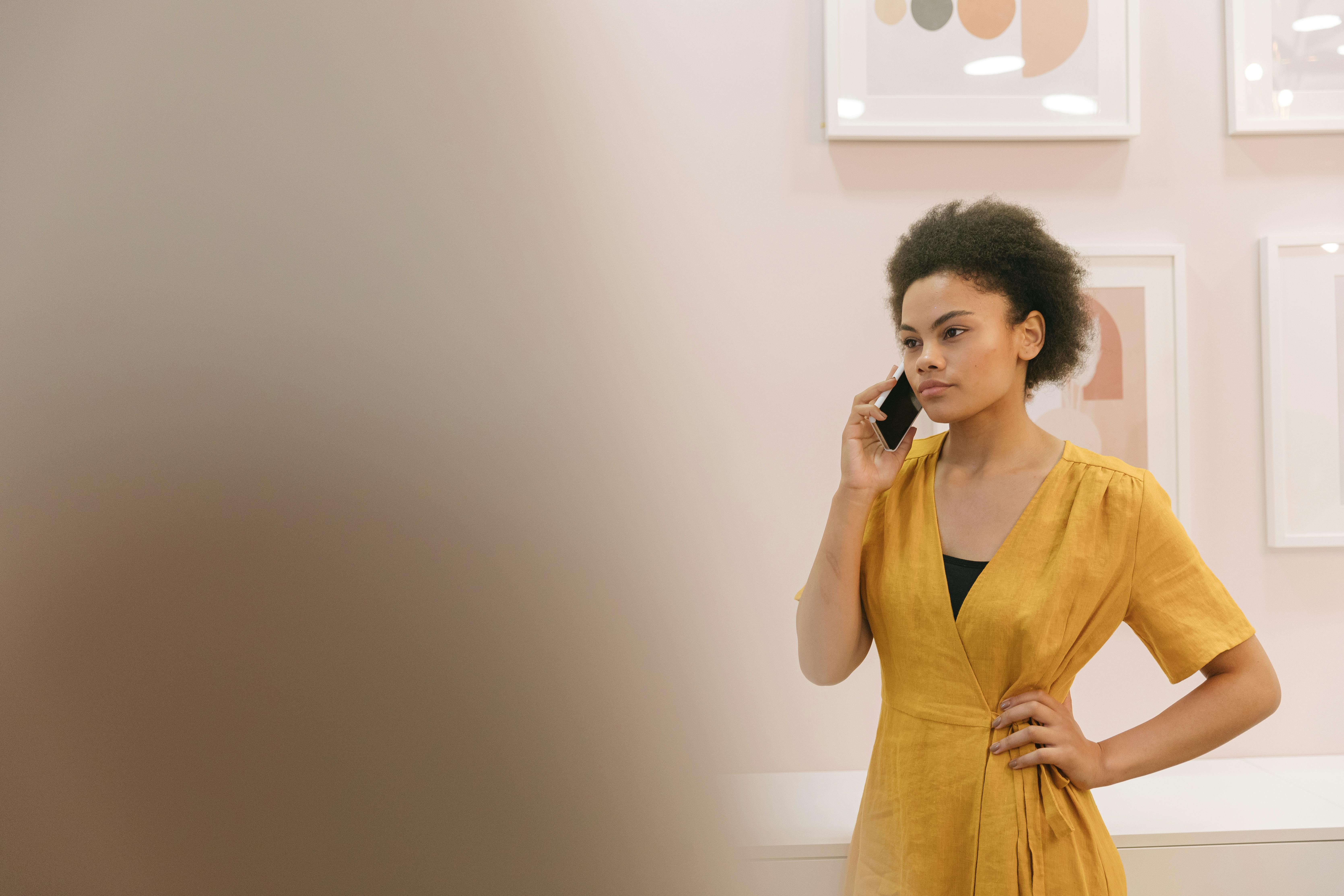 Woman making a phone call | Source: Pexels