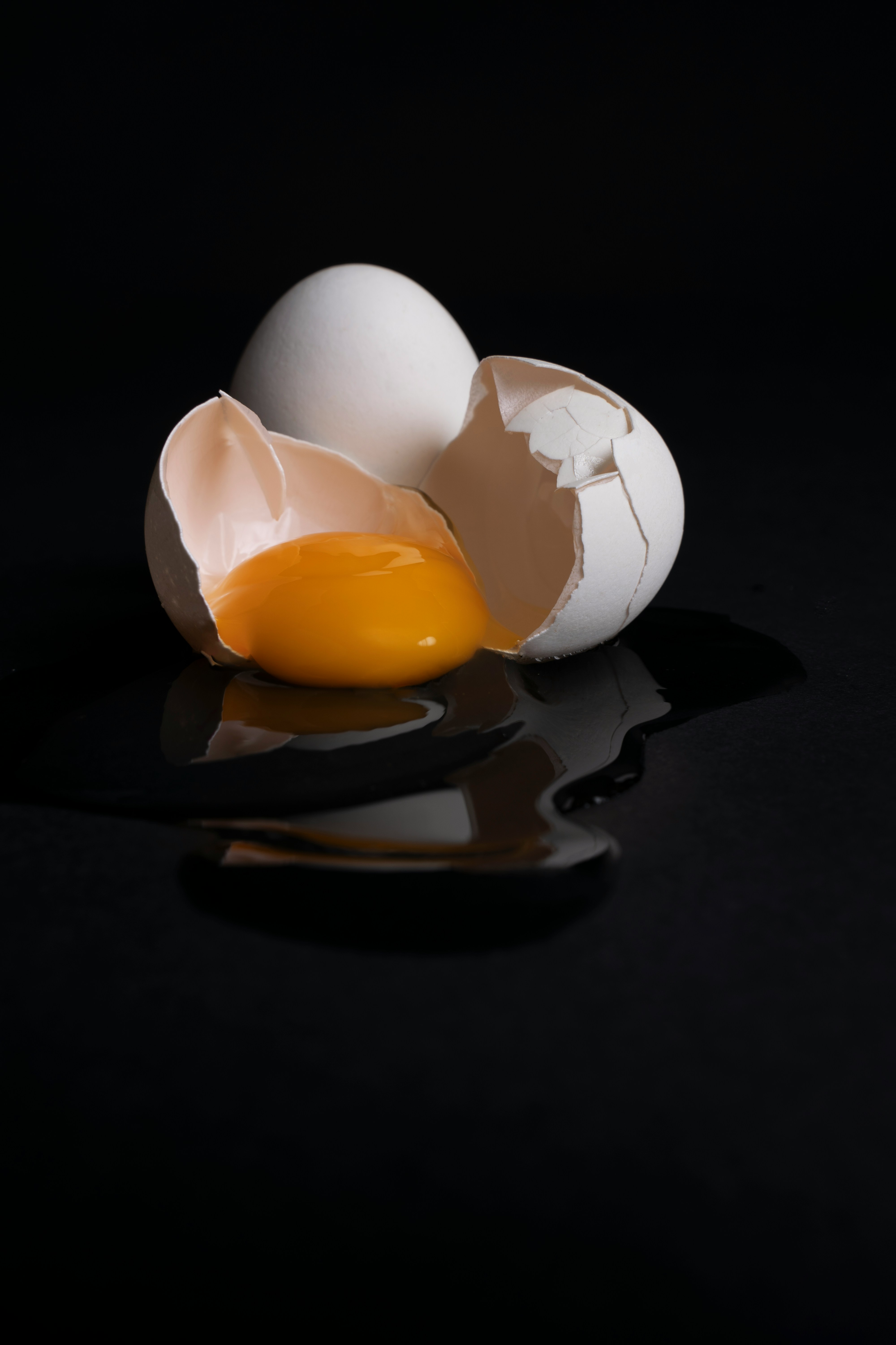 A cracked egg | Source: Unsplash