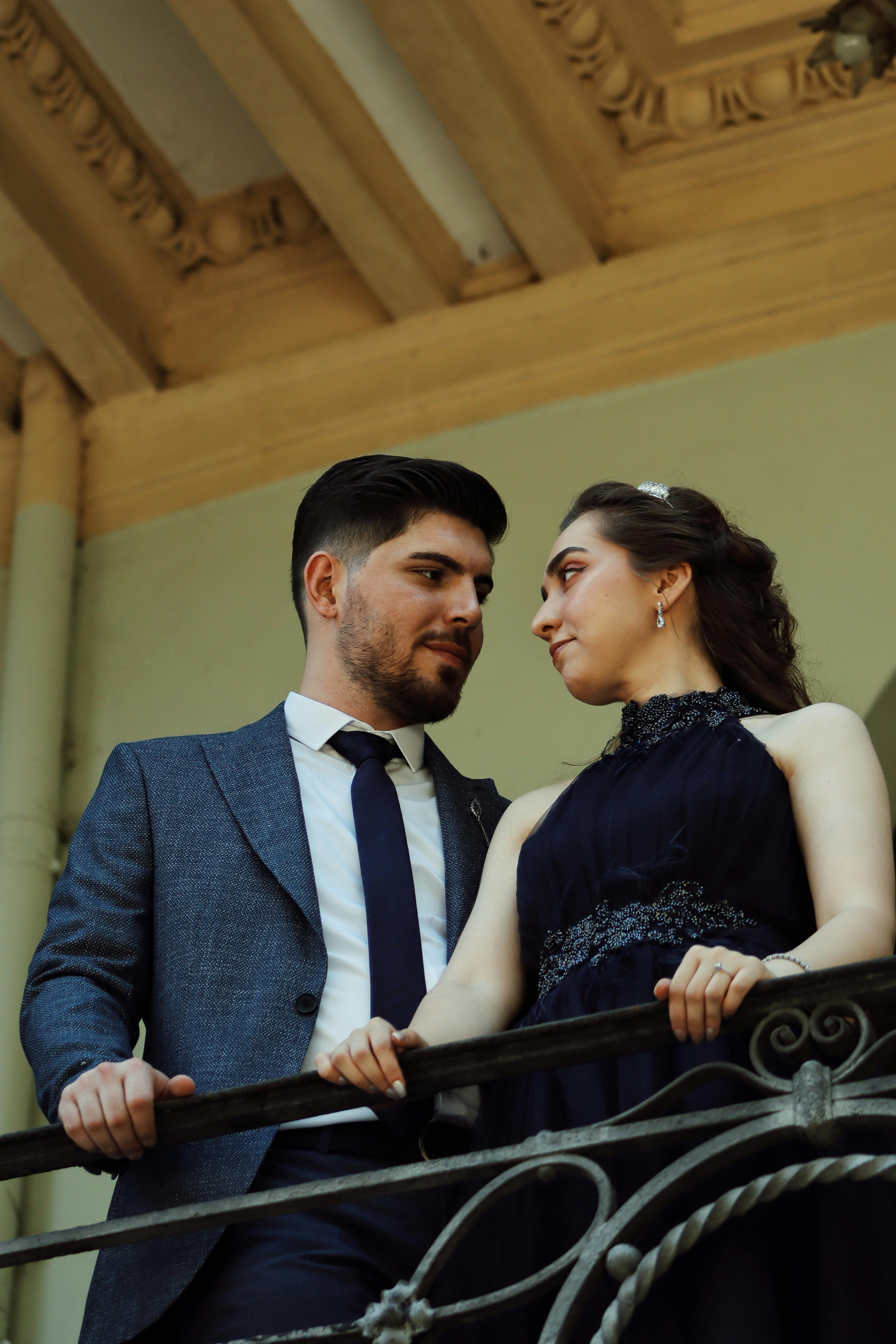 Couple gazing at each other | Source: Pexels