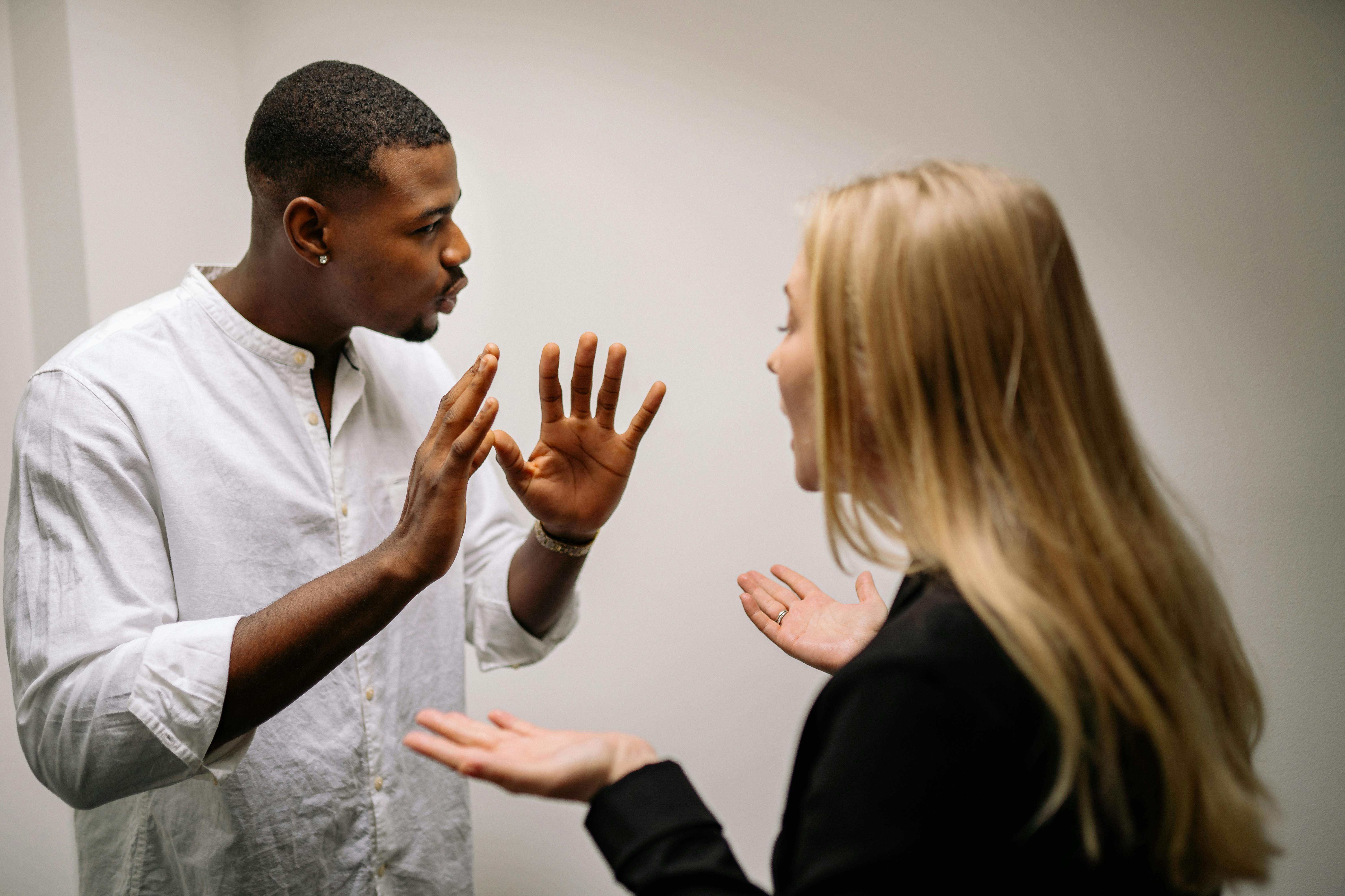 A couple having an argument | Source: Pexels