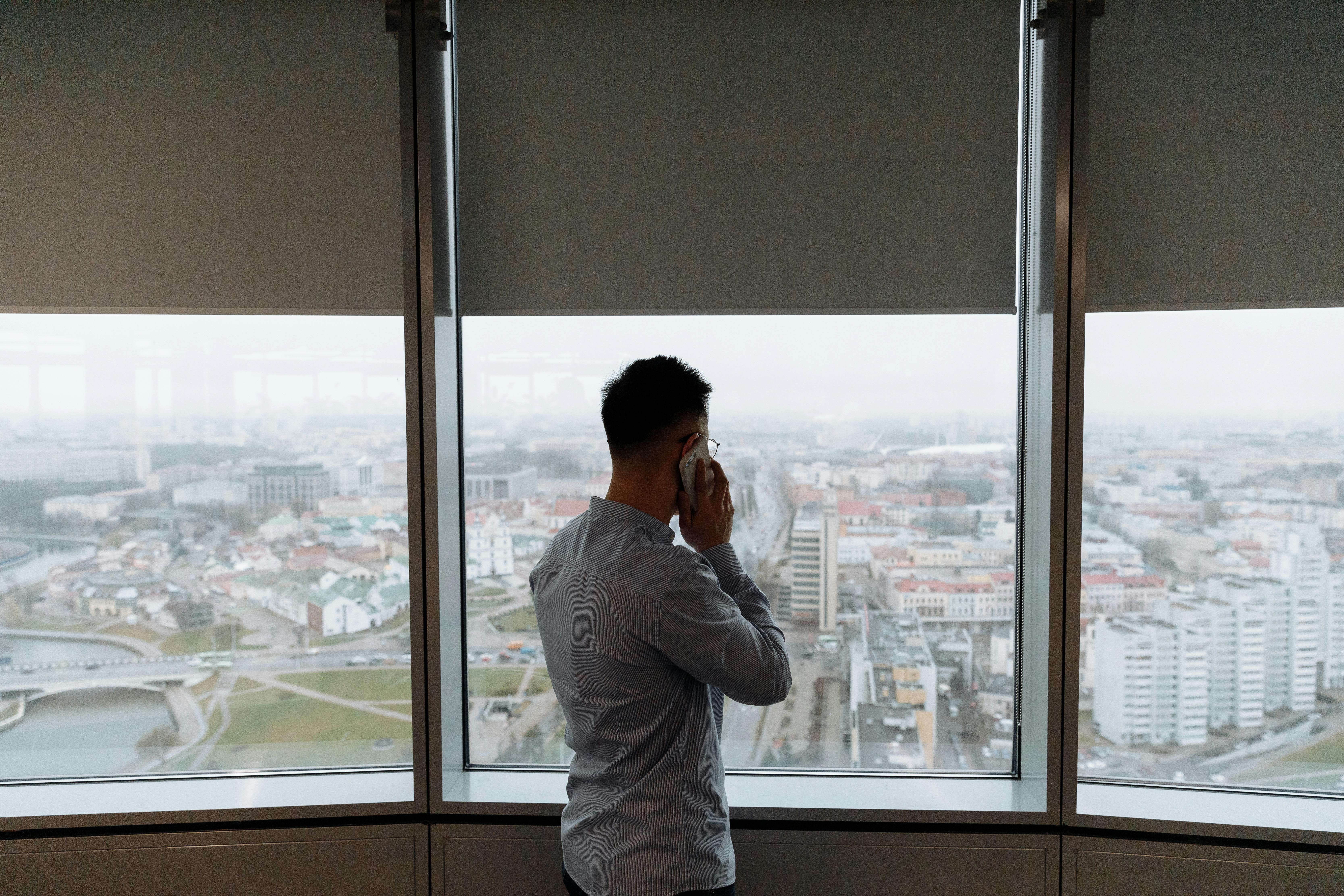 Man on phone | Source: Pexels