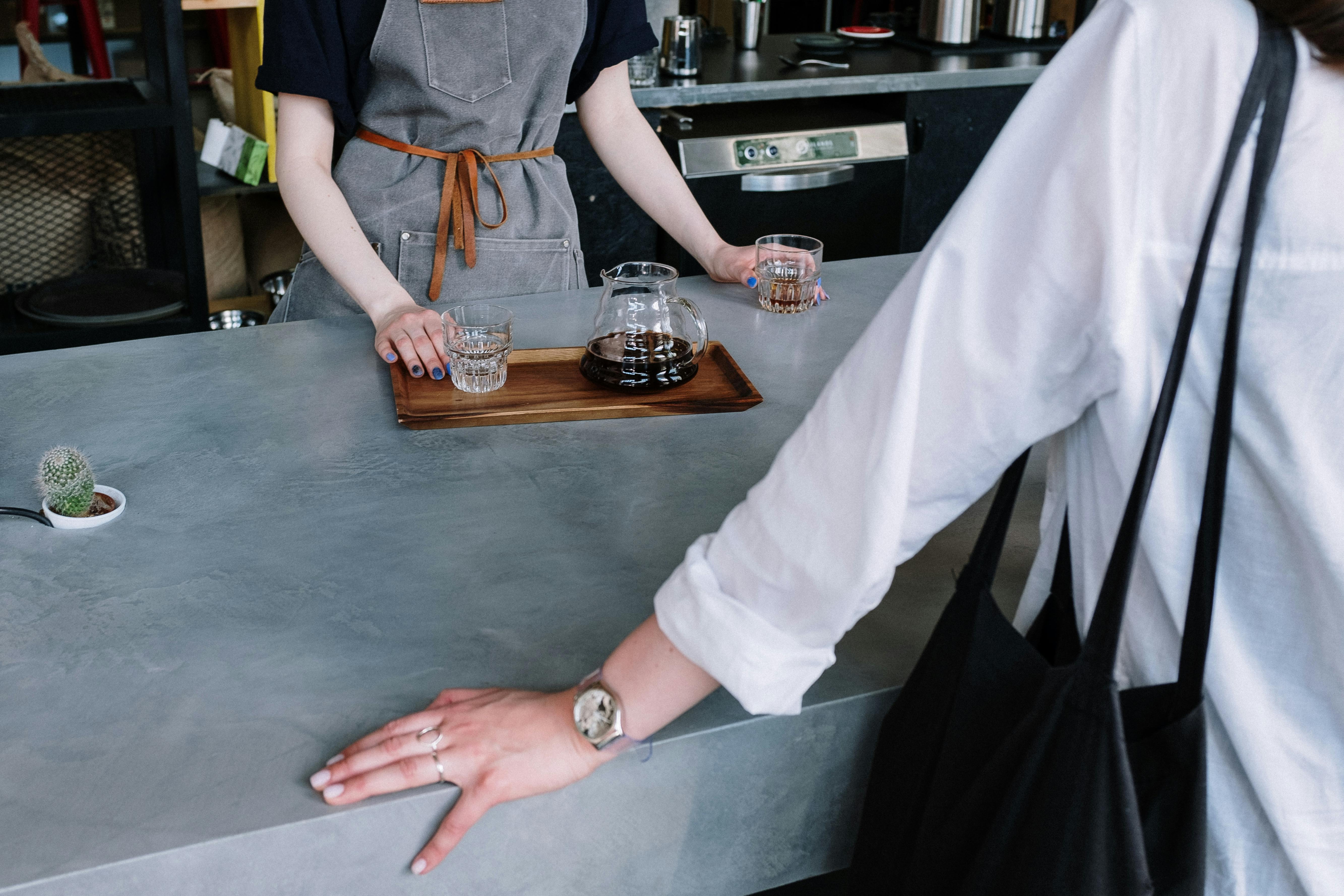 A woman ordering coffee | Source: Pexels