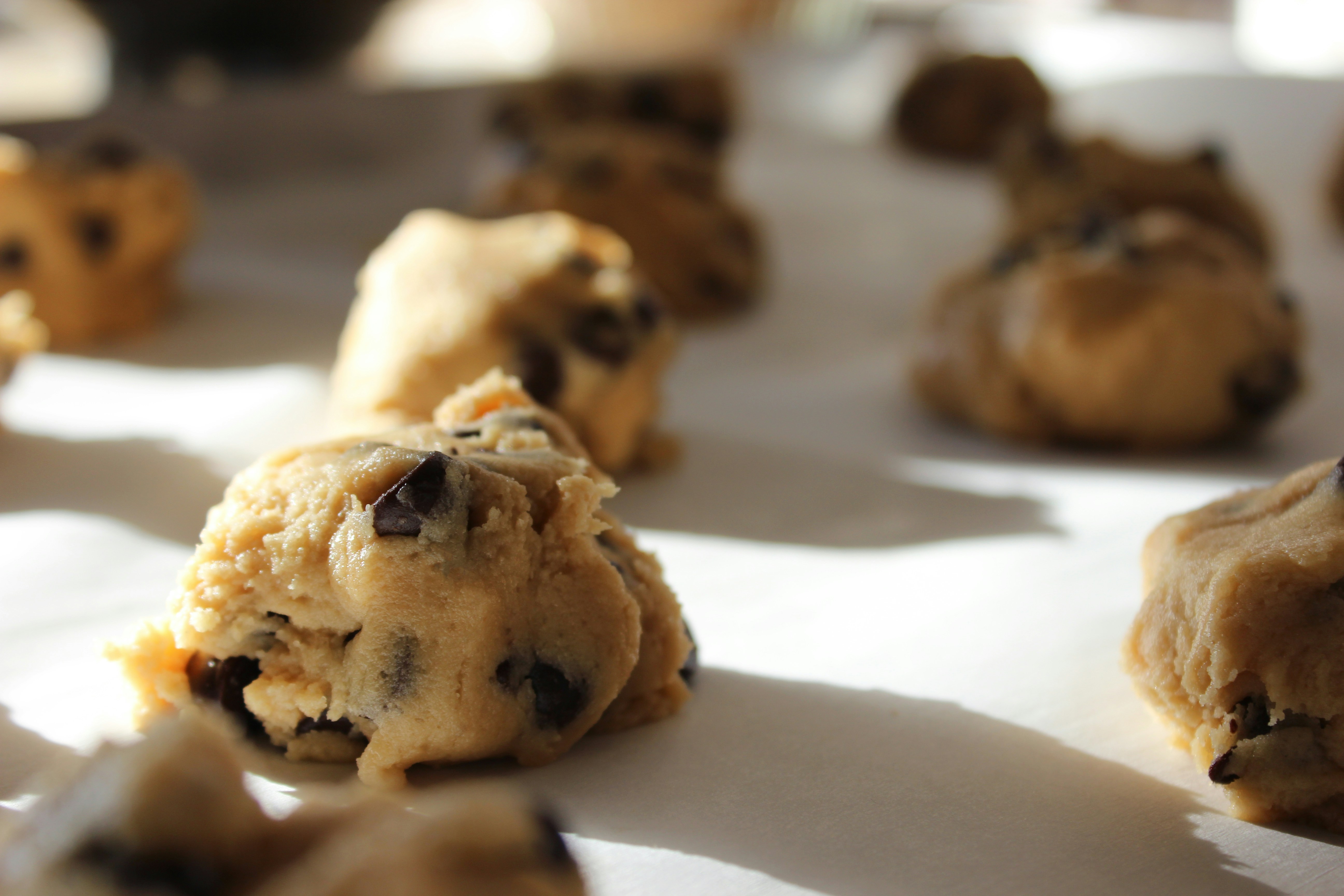 Cookie dough on a tray | Source: Unsplash