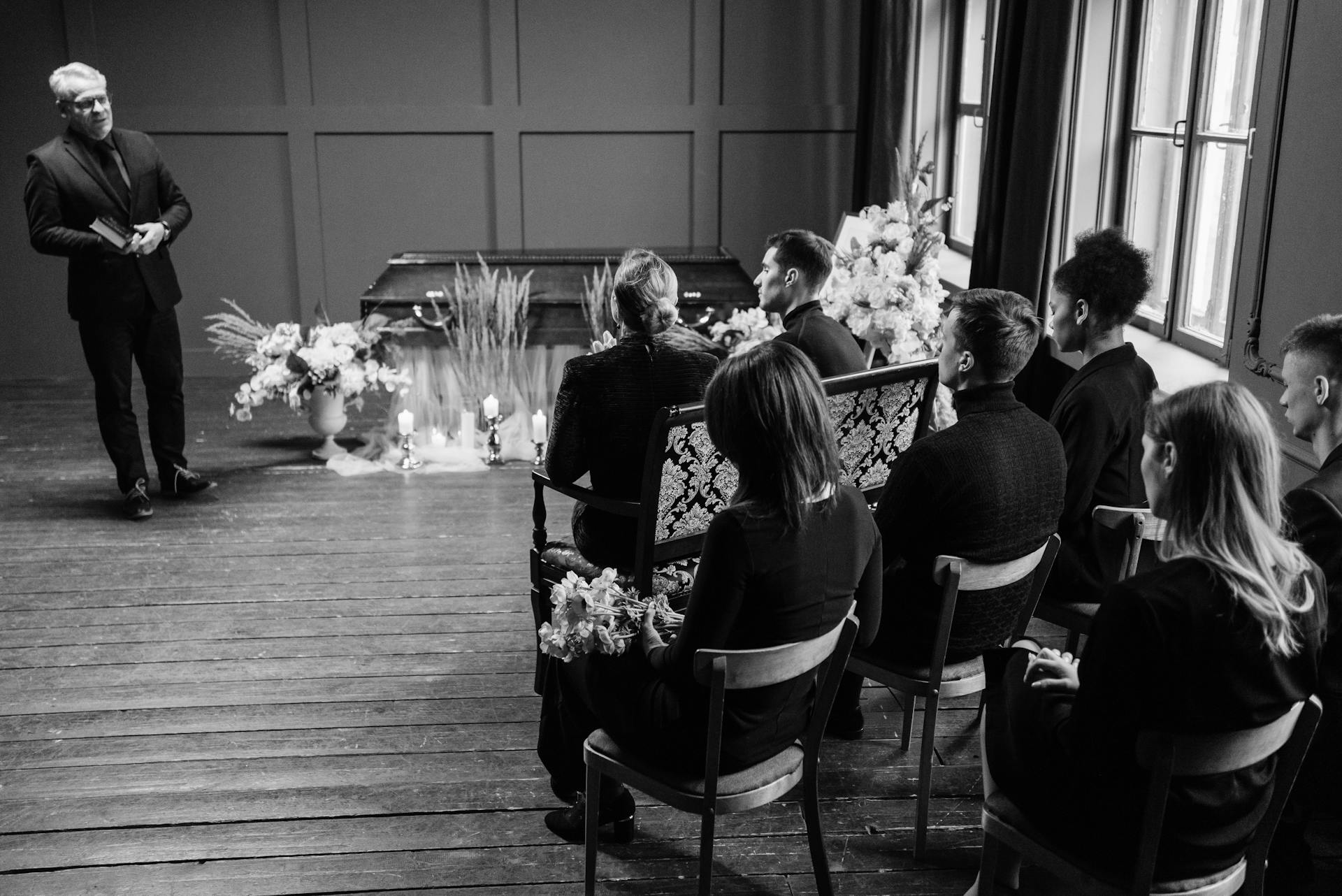 People gathered at a funeral | Source: Pexels