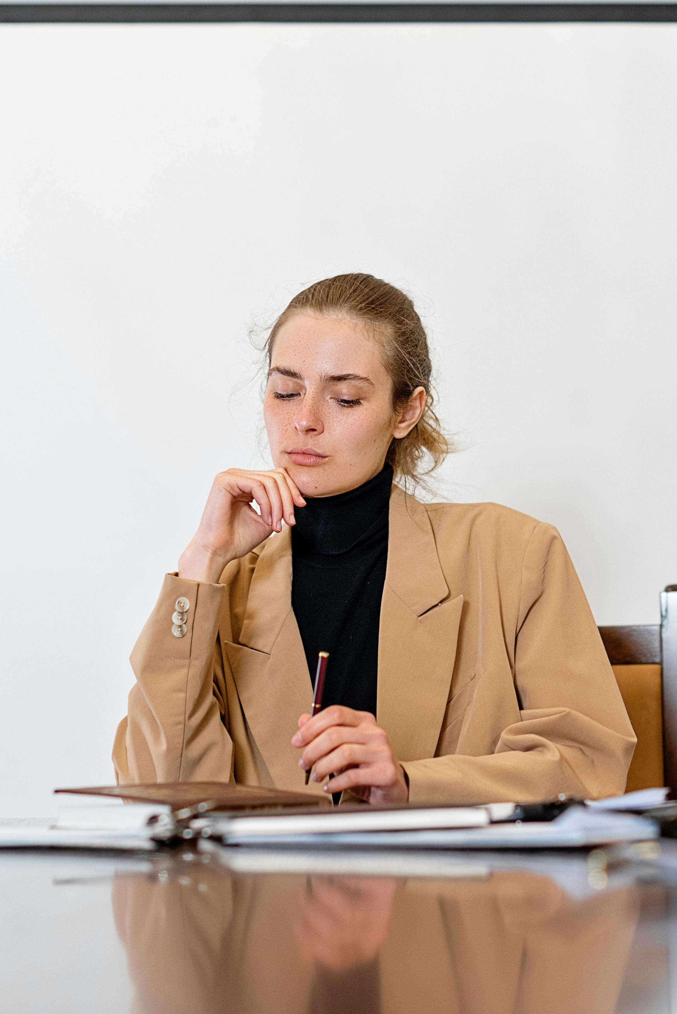 A woman thinking | Source: Pexels