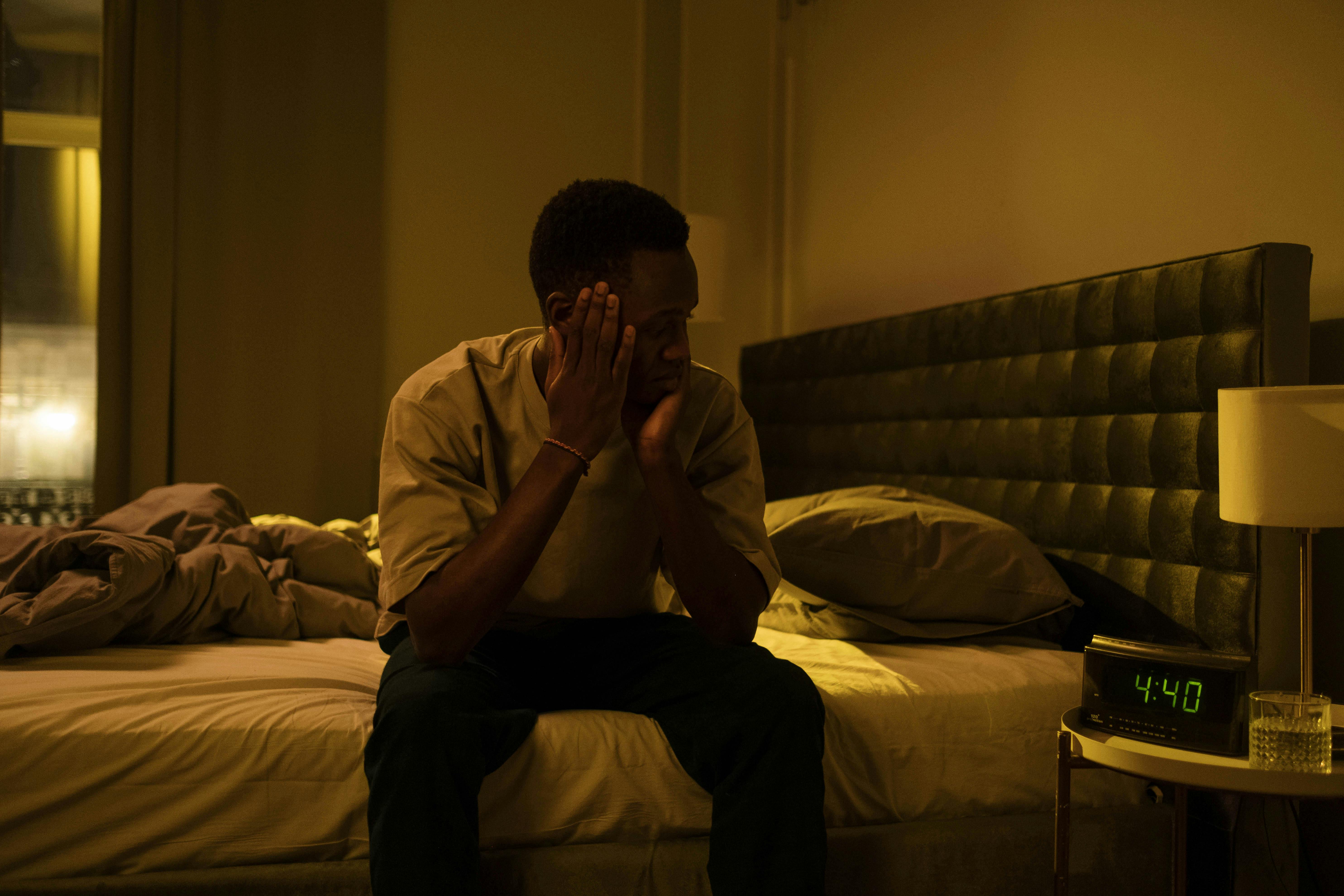 A man sitting on a bed | Source: Pexels