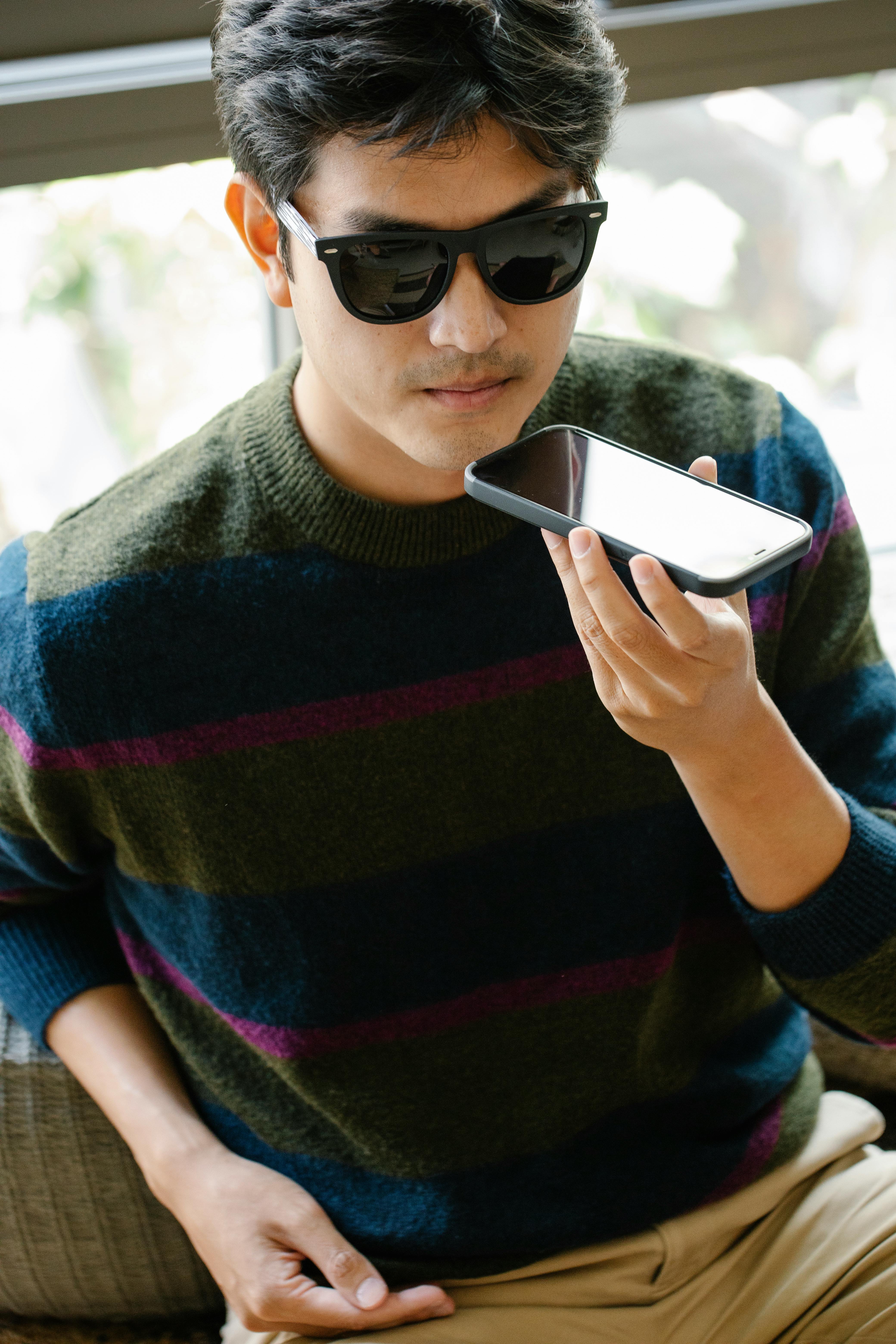 A serious man on a call | Source: Pexels