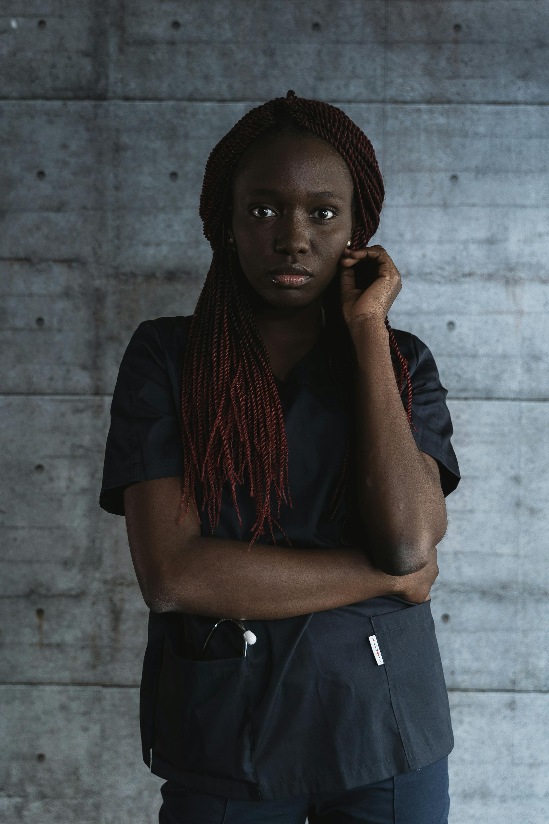 A woman glaring at someone | Source: Pexels