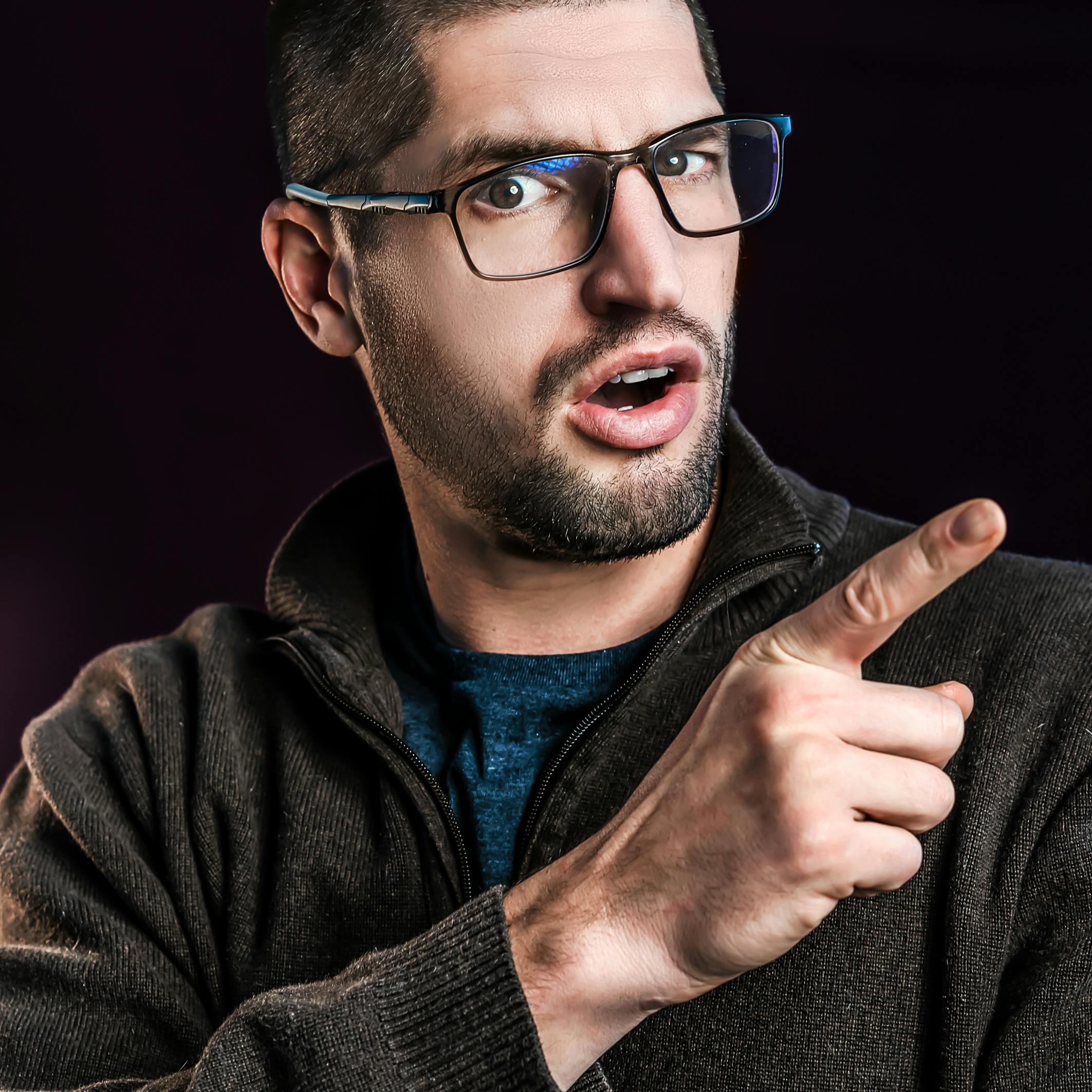 A shocked man pointing | Source: Pexels