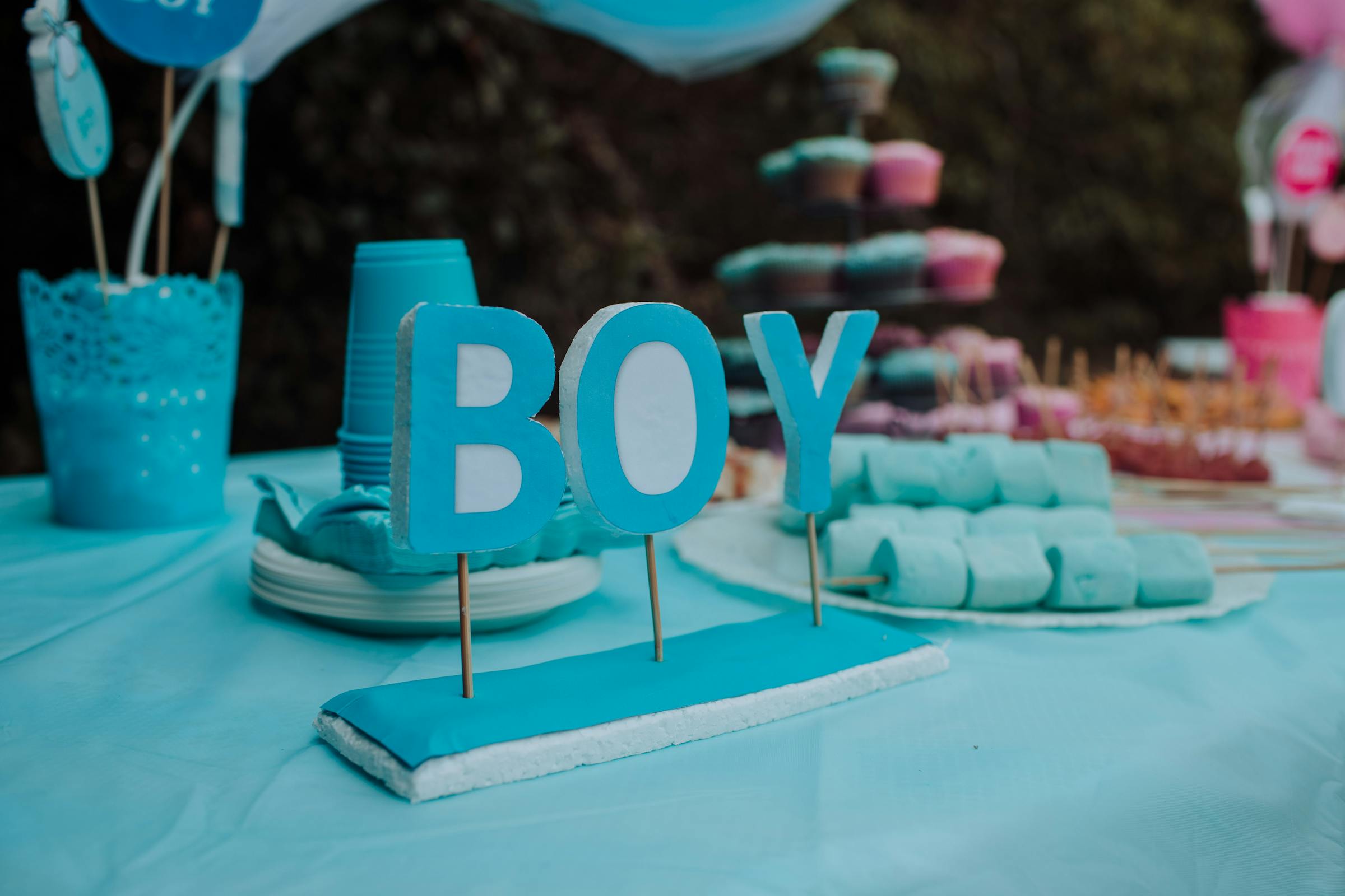 A table with cupcakes and decorations at a baby shower party | Source: Pexels