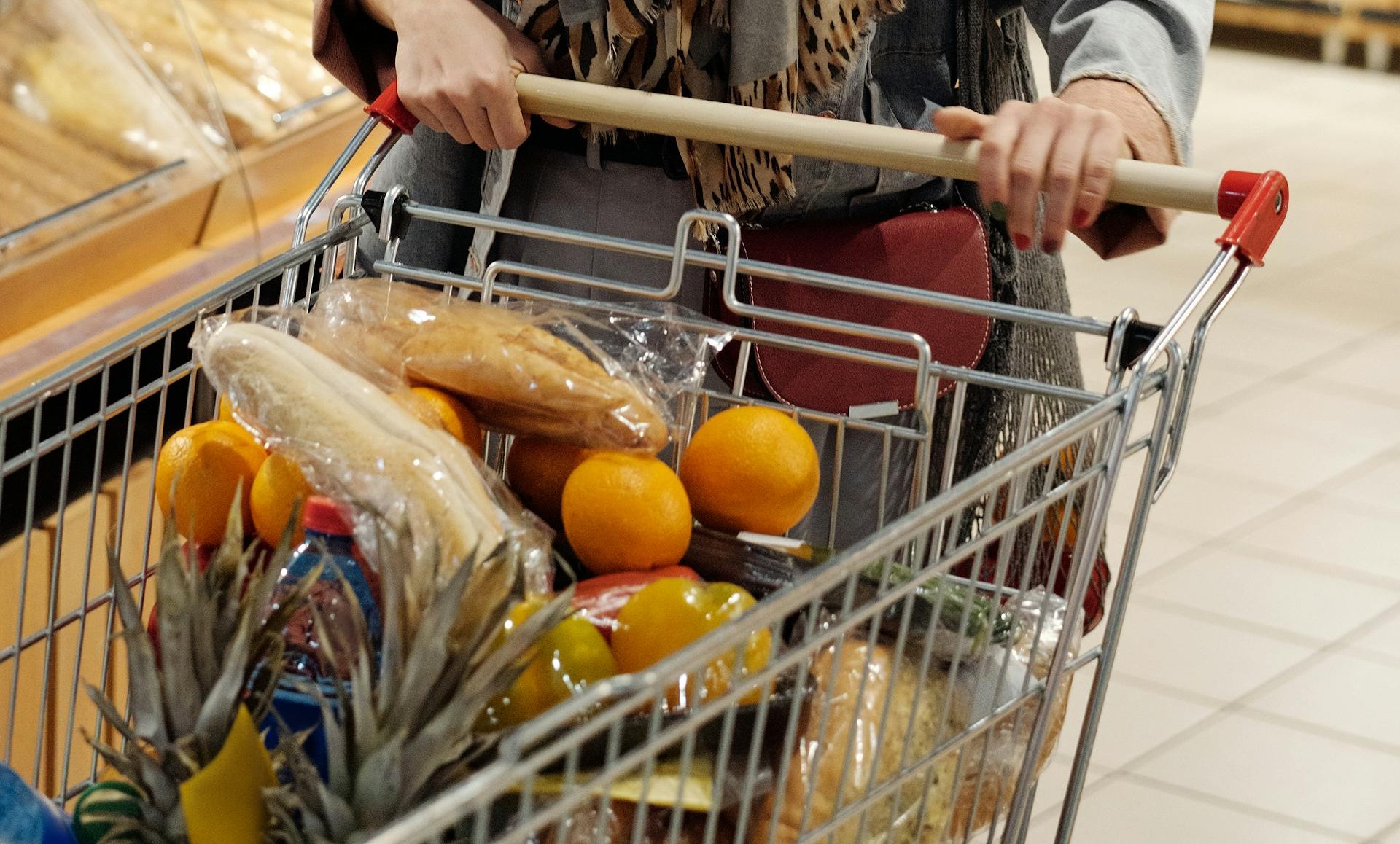 Groceries in a shopping cart | Source: Pexels