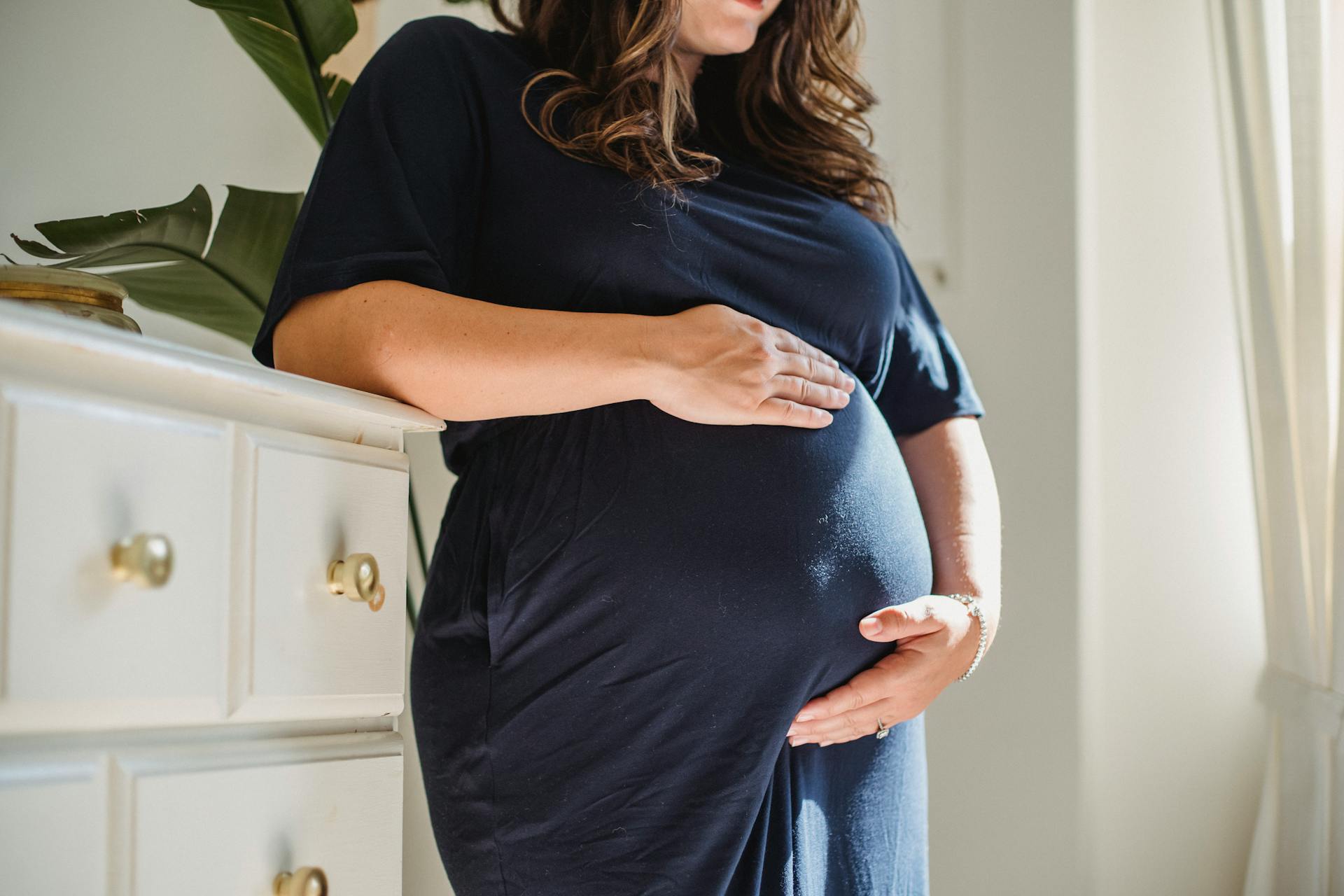 A pregnant woman holding her baby bump | Source: Pexels