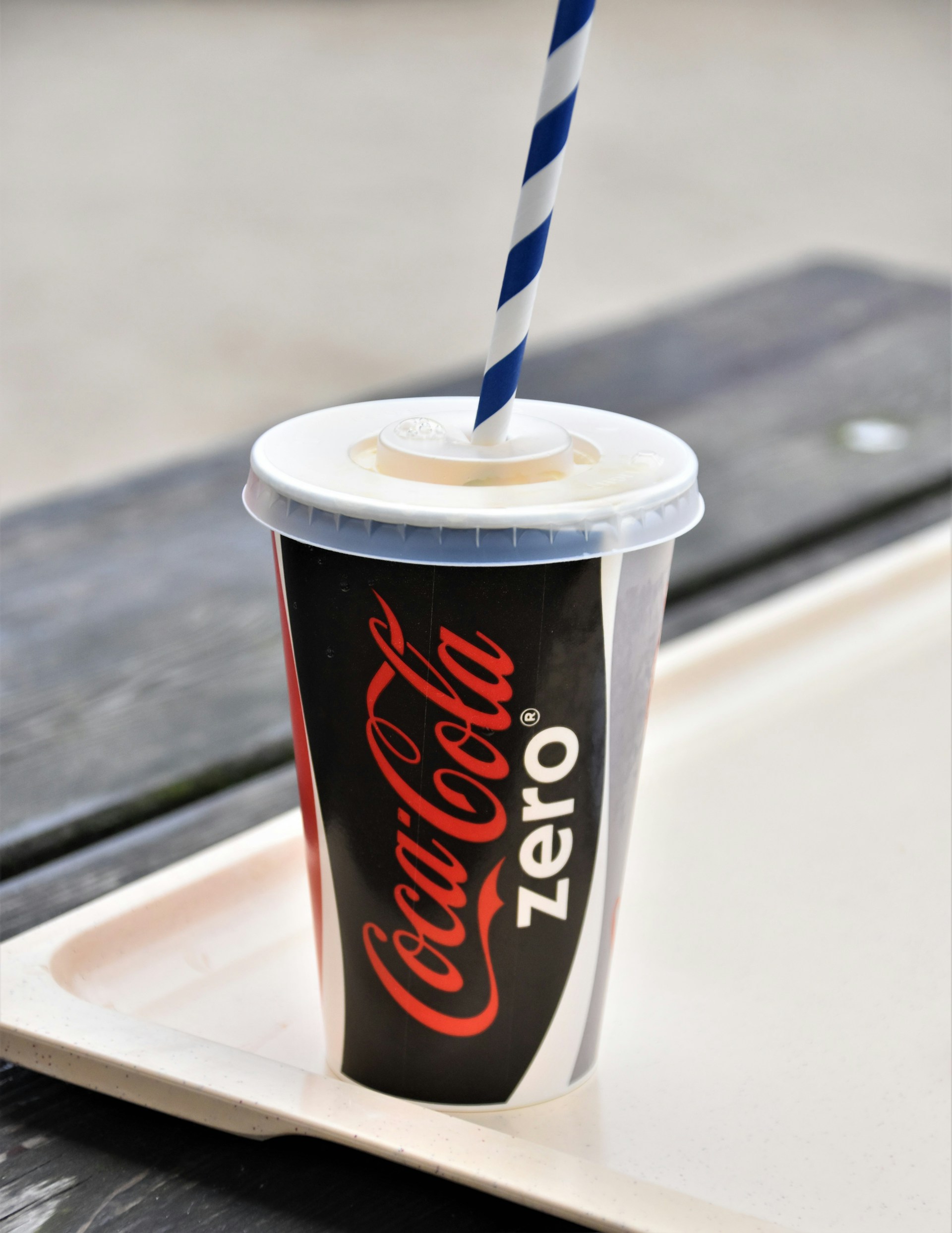 A cup of cold beverage on a tray | Source: Unsplash