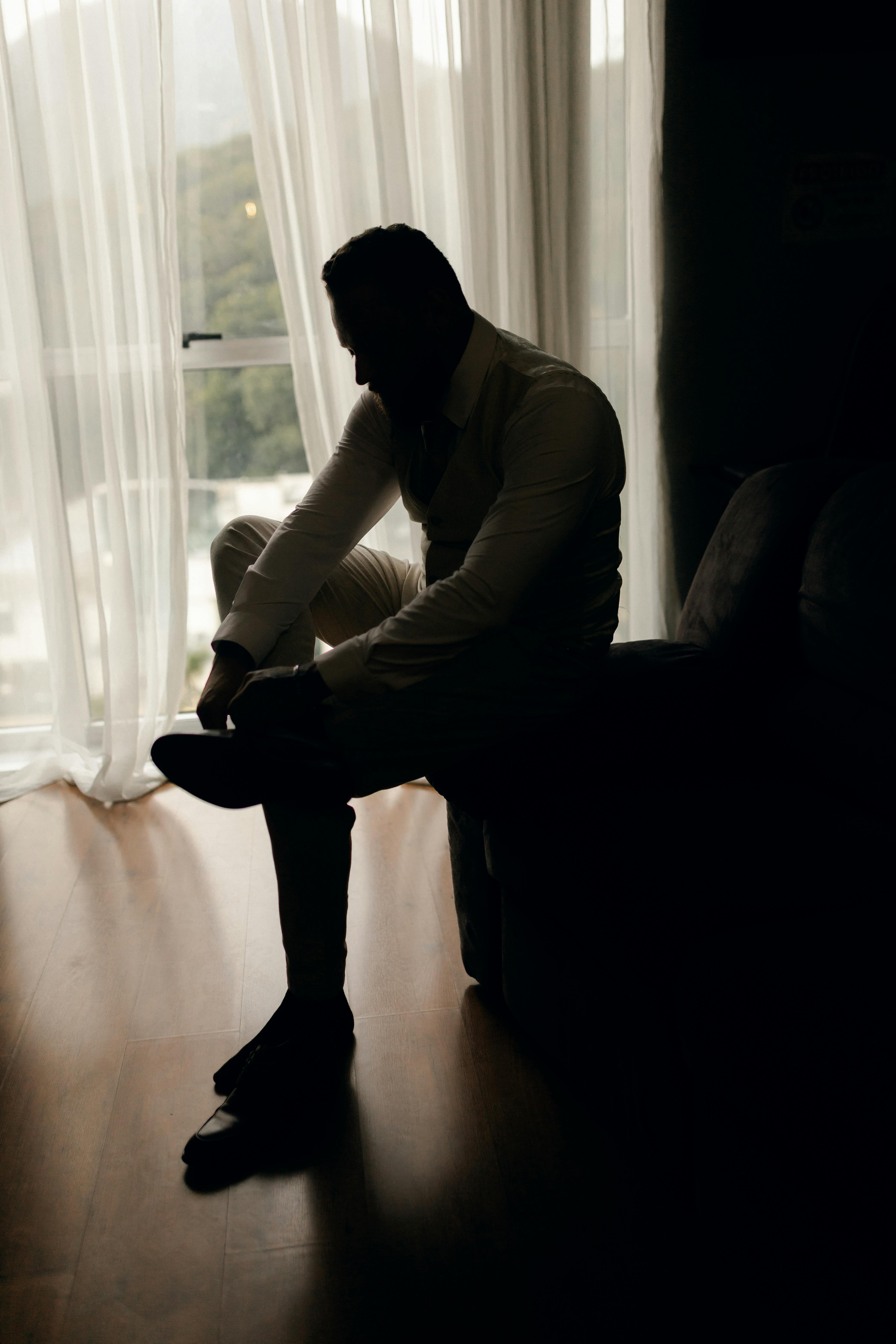 Man dressing up | Source: Pexels