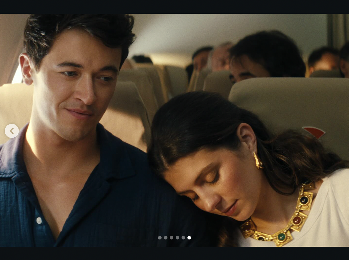 Tom Blyth and Emily Bader in a scene from "People We Meet on Vacation" | Source: instagram/netflix