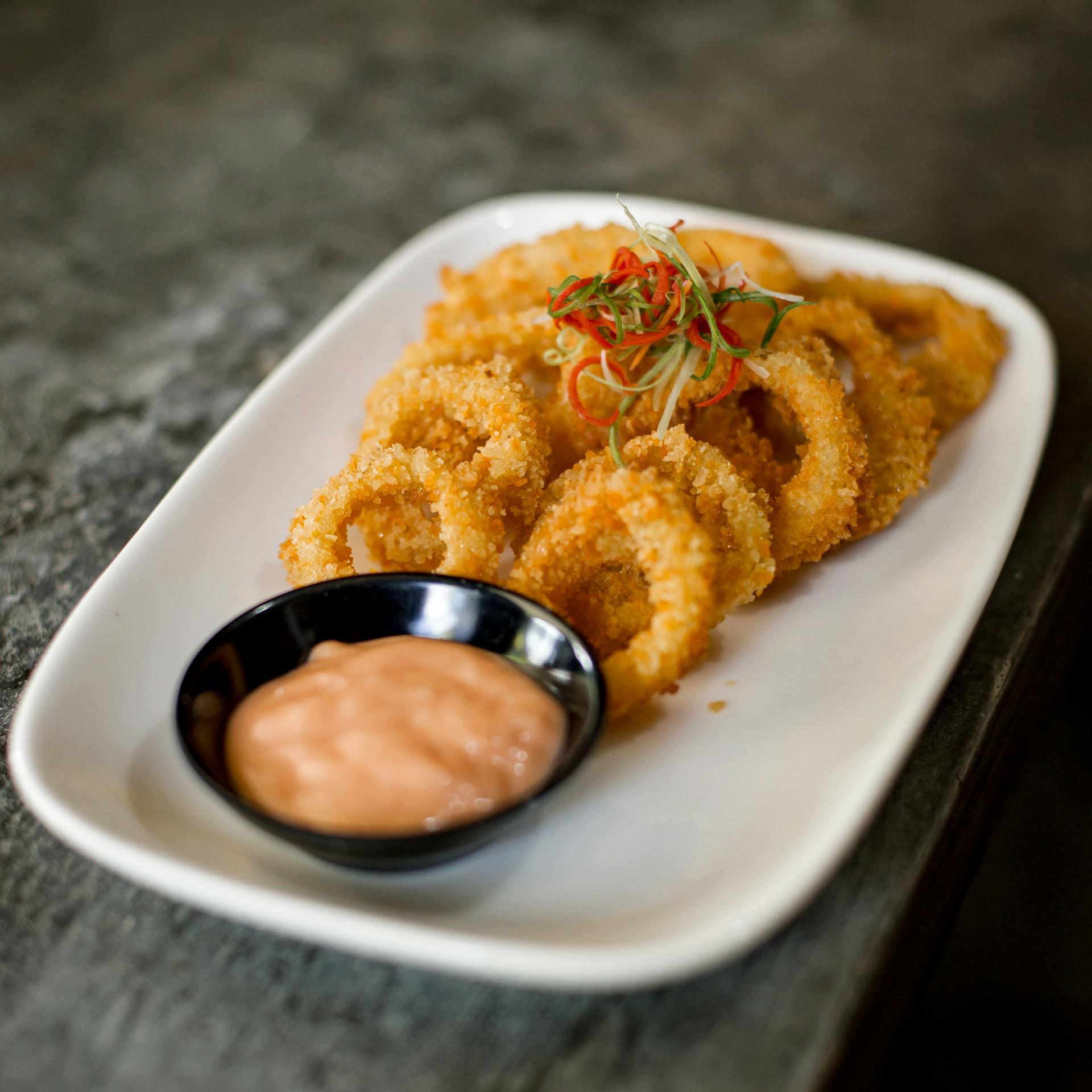 Crispy fried calamari | Source: Pexels