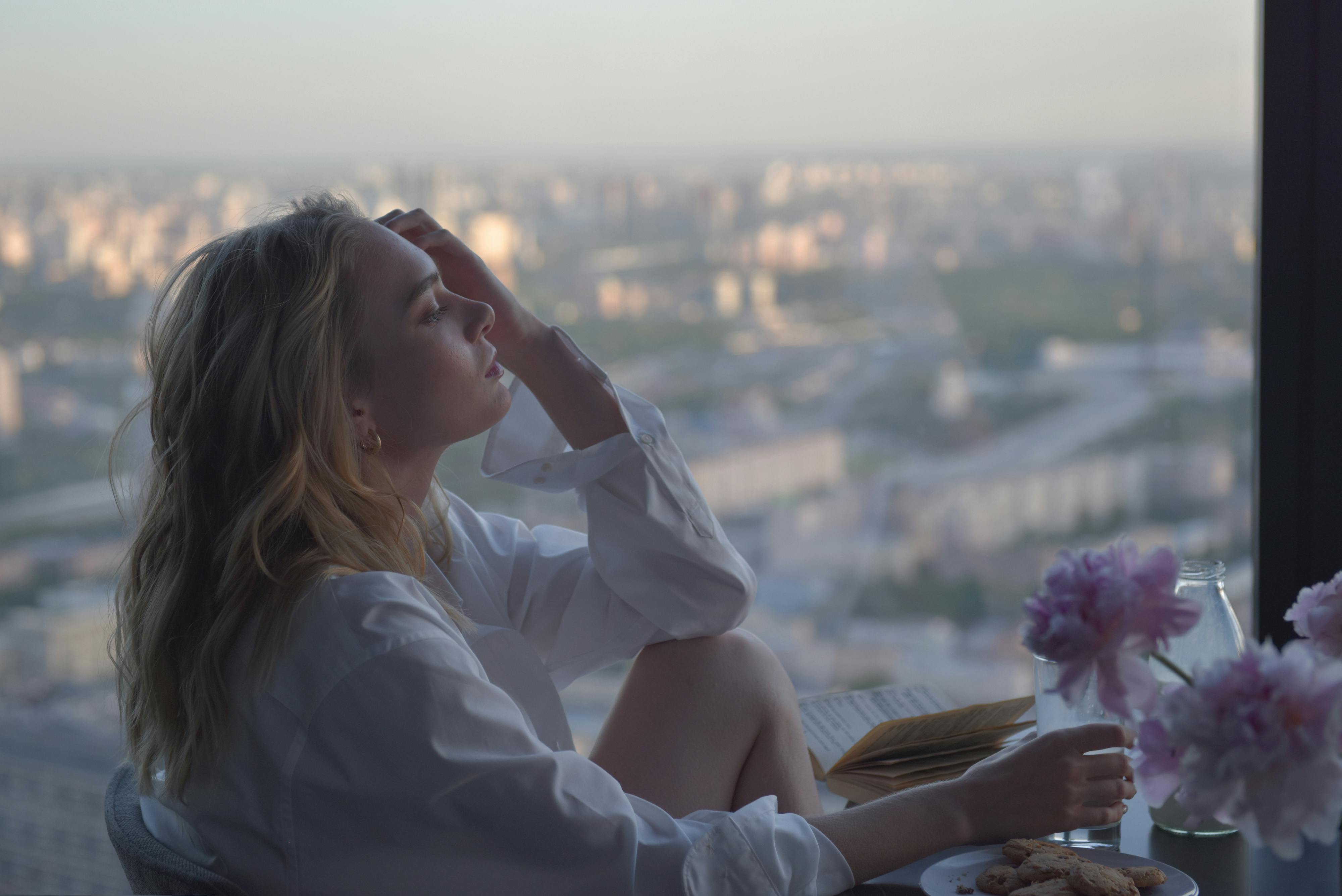 A woman sitting at a table | Source: Pexels