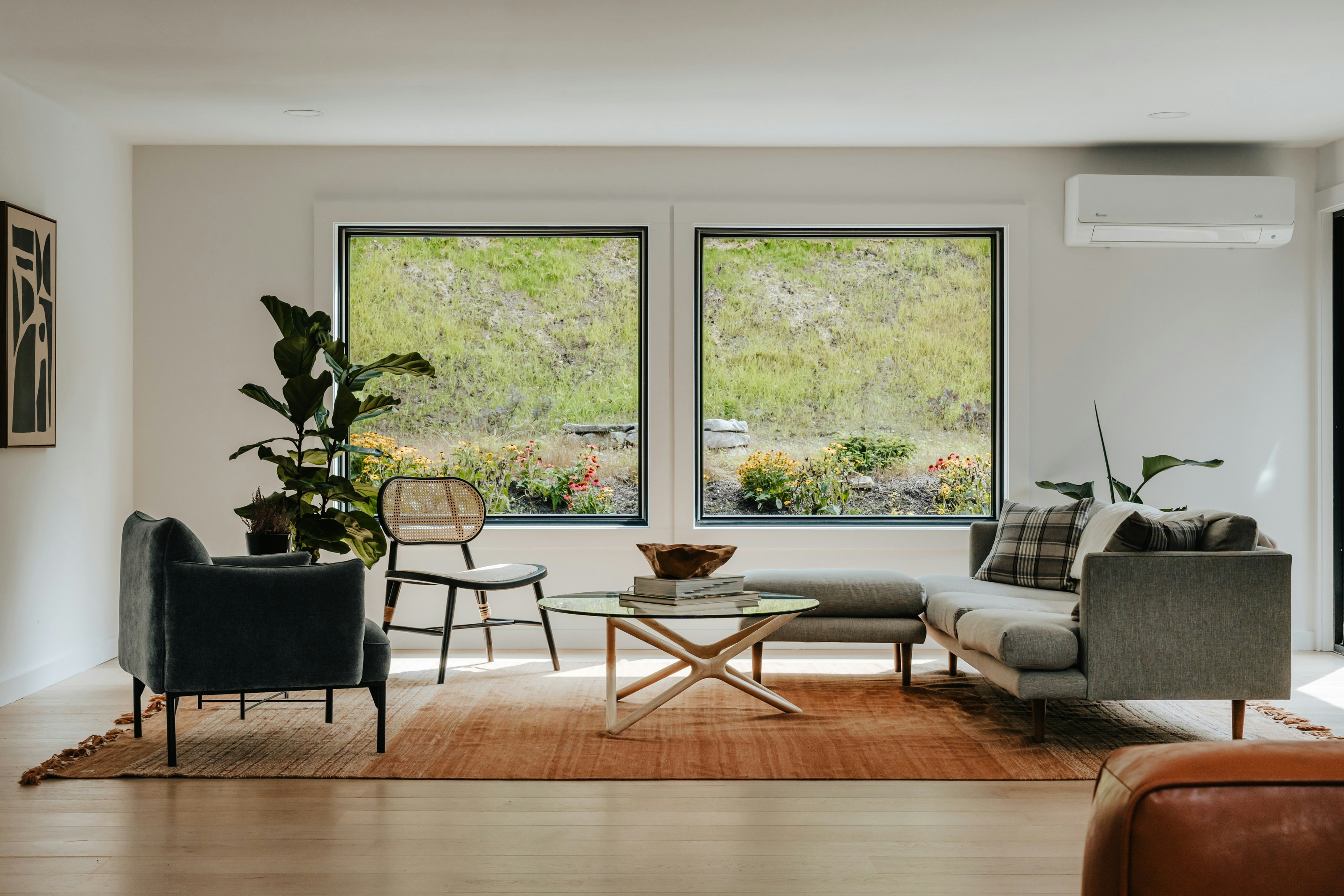 A minimalistic living room | Source: Unsplash